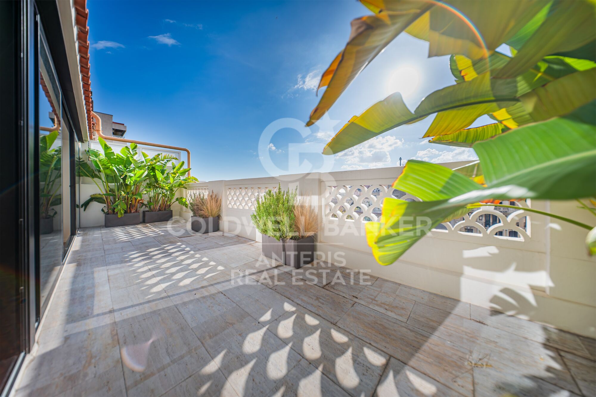 Bright renovated penthouse with terrace and 4 en-suite bedrooms