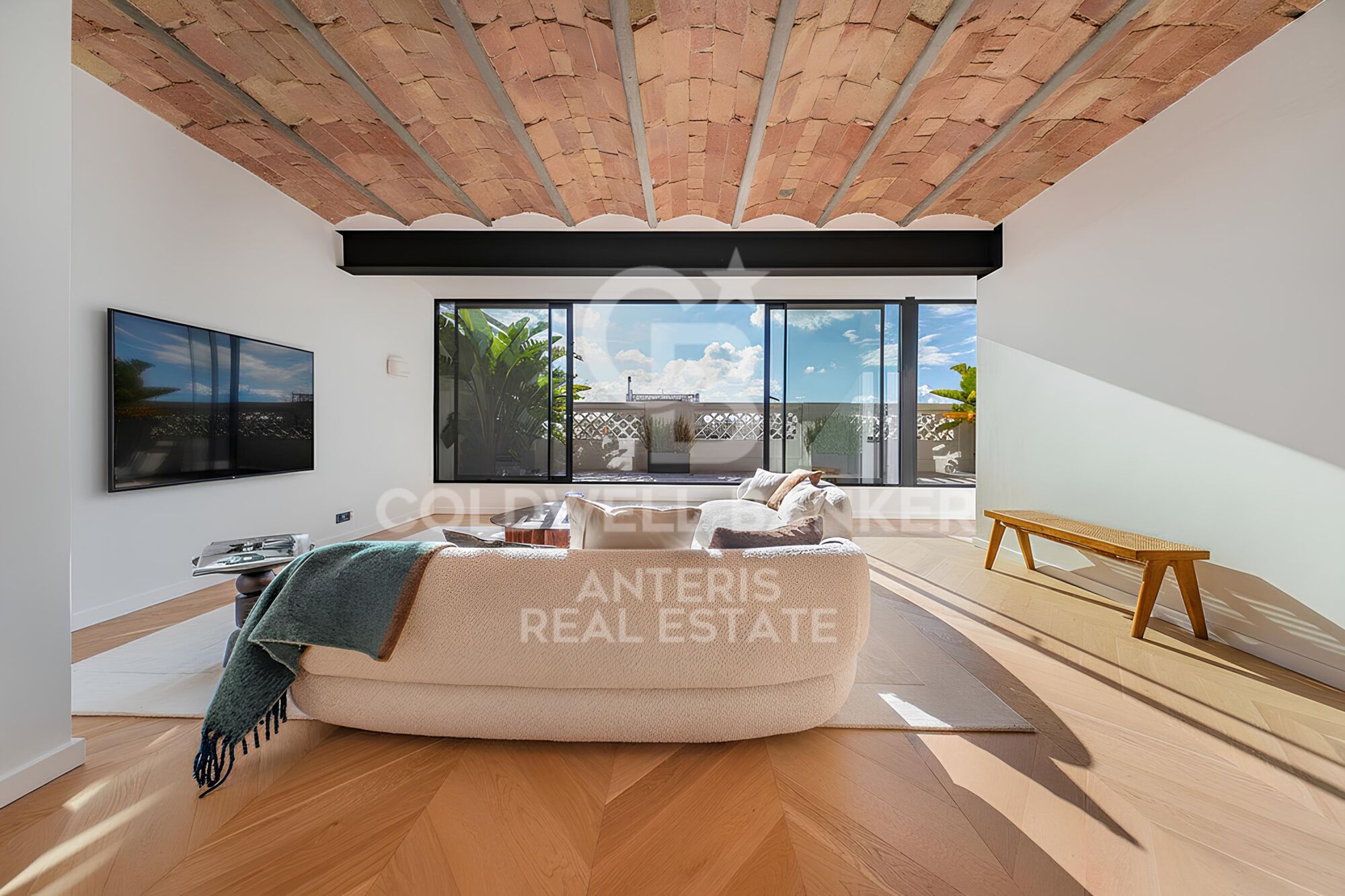 Bright renovated penthouse with terrace and 4 en-suite bedrooms
