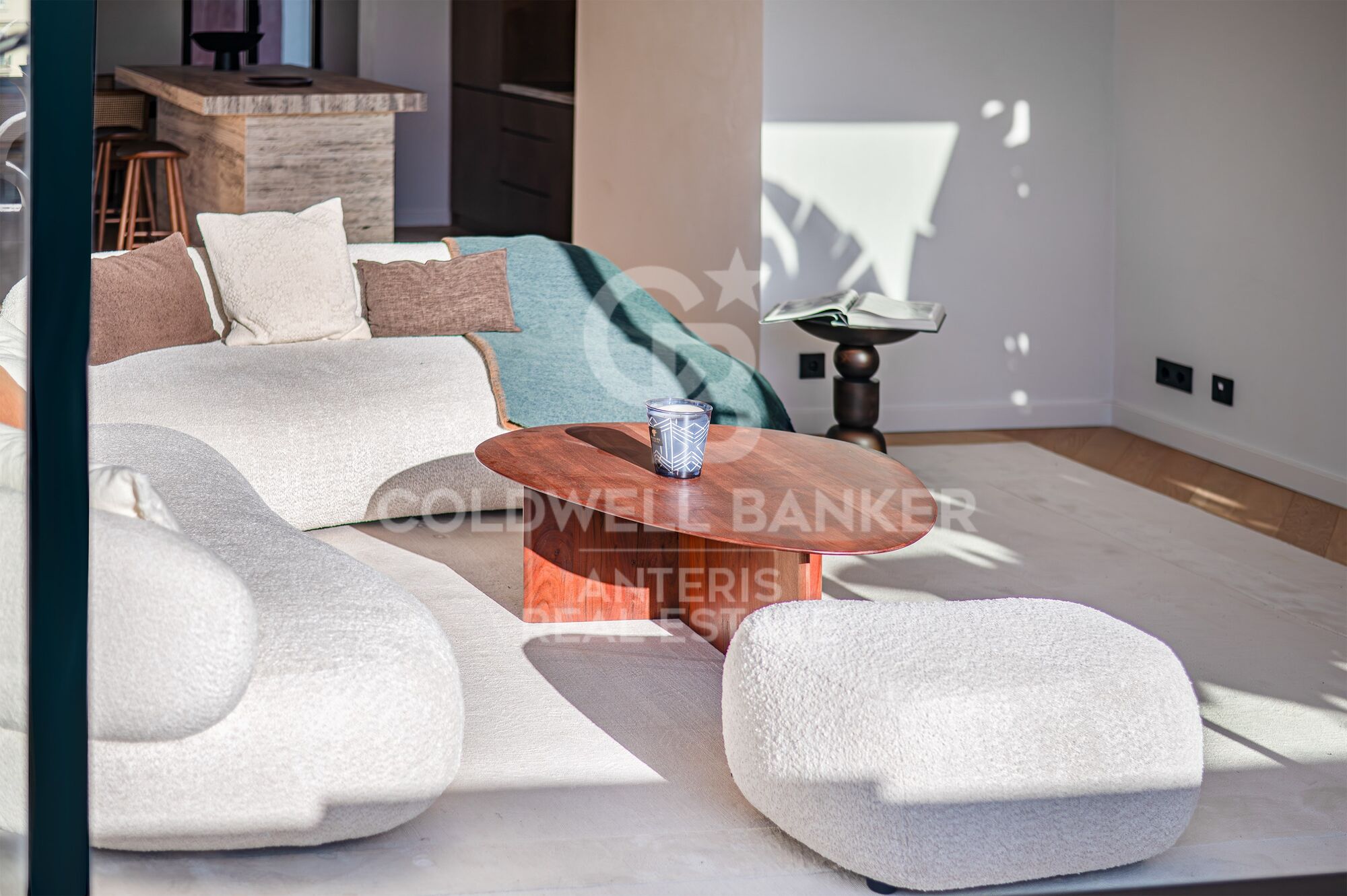 Bright renovated penthouse with terrace and 4 en-suite bedrooms