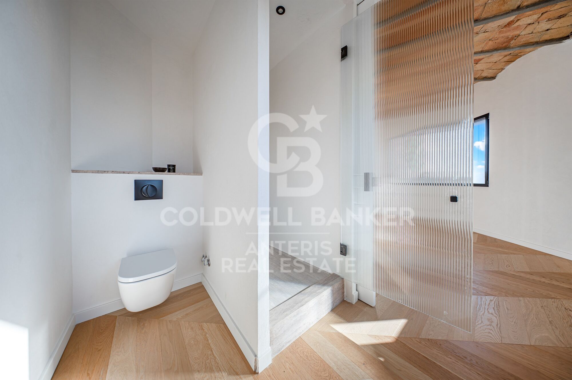 Soleado ático reformado con terraza y 4 dormitorios en-suite