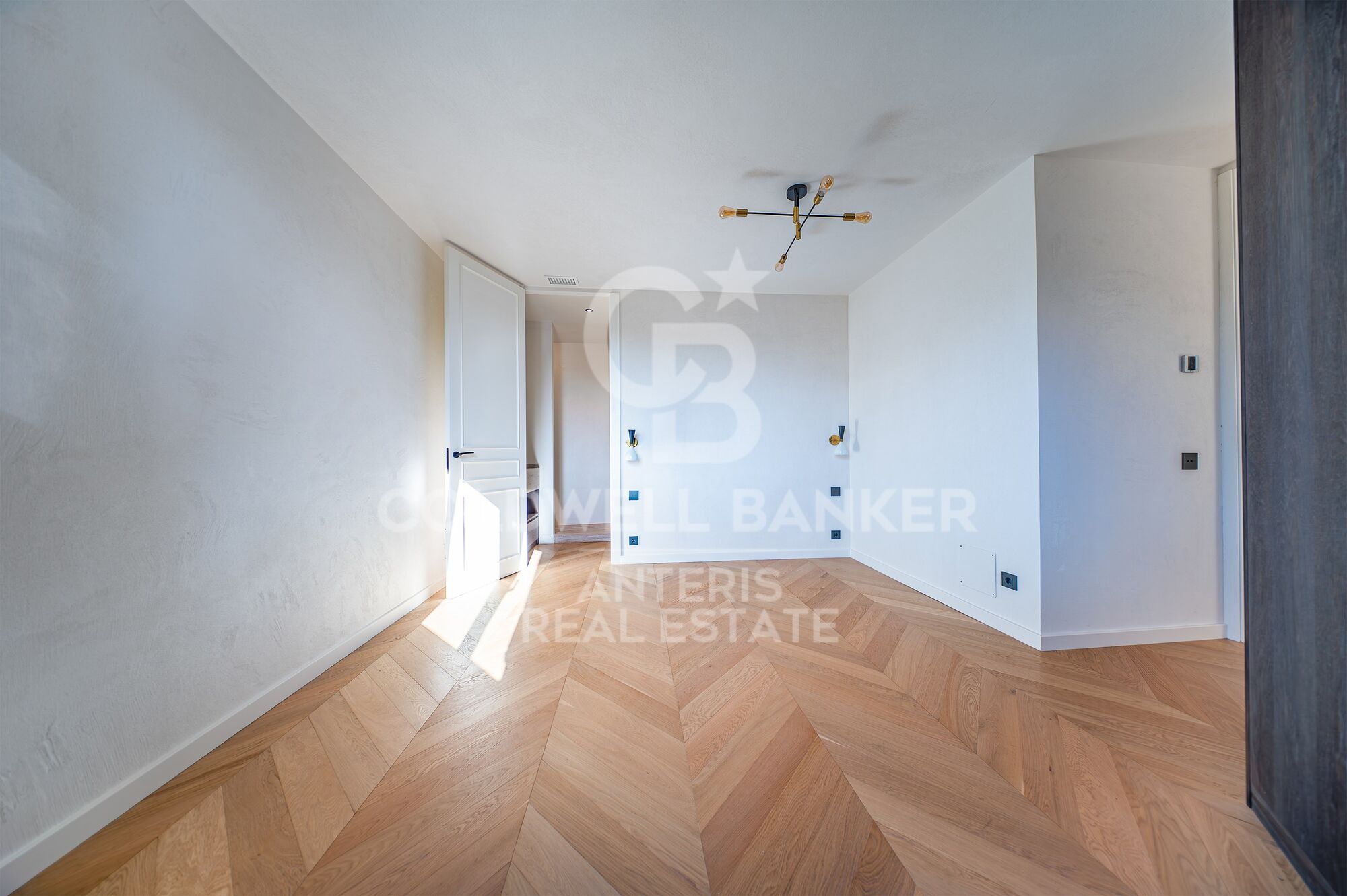 Bright renovated penthouse with terrace and 4 en-suite bedrooms