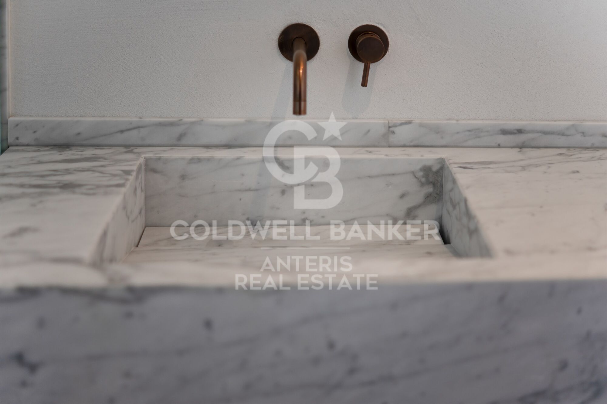 Bright renovated penthouse with terrace and 4 en-suite bedrooms