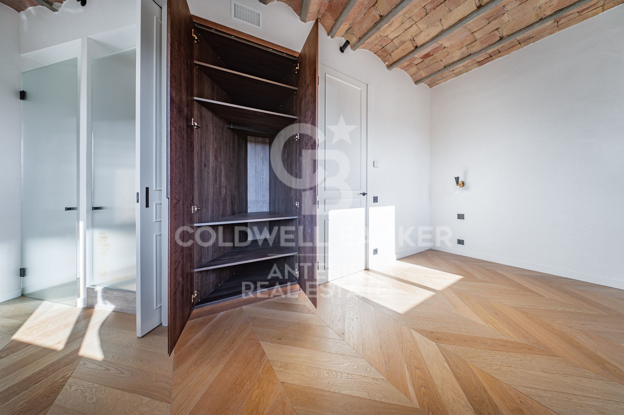 Bright renovated penthouse with terrace and 4 en-suite bedrooms