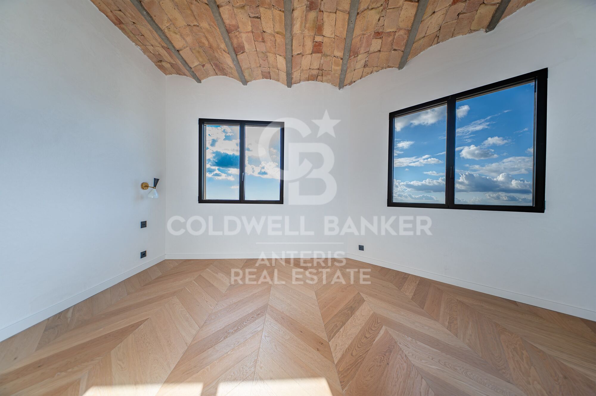 Bright renovated penthouse with terrace and 4 en-suite bedrooms