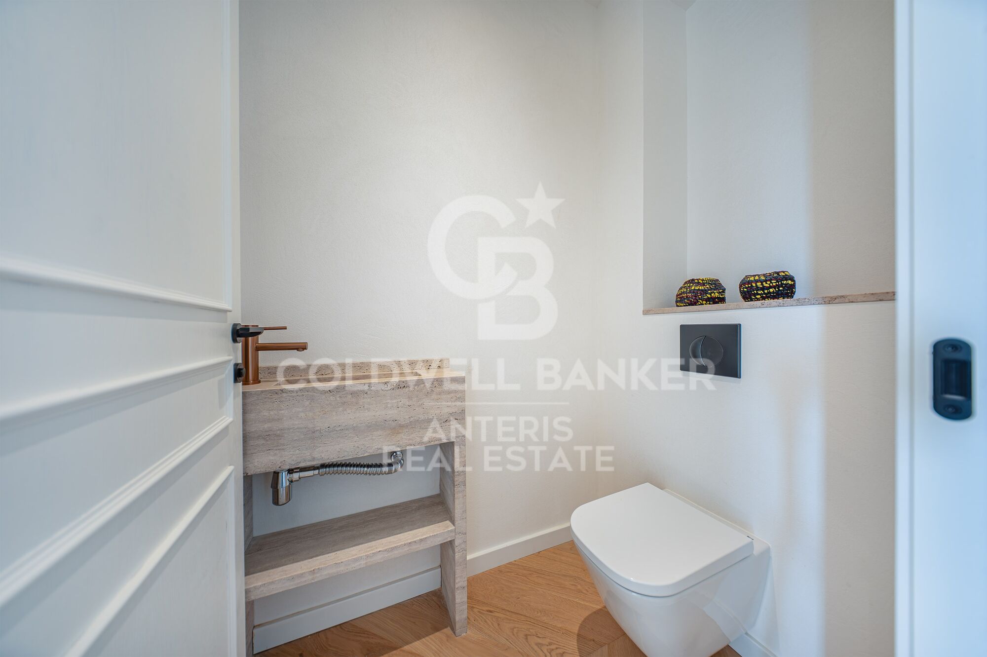 Bright renovated penthouse with terrace and 4 en-suite bedrooms