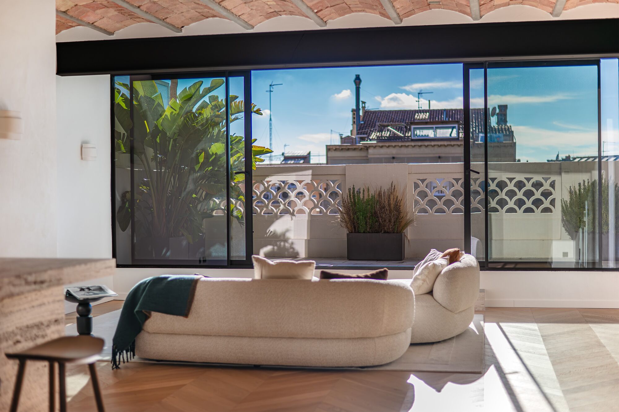 Bright renovated penthouse with terrace and 4 en-suite bedrooms
