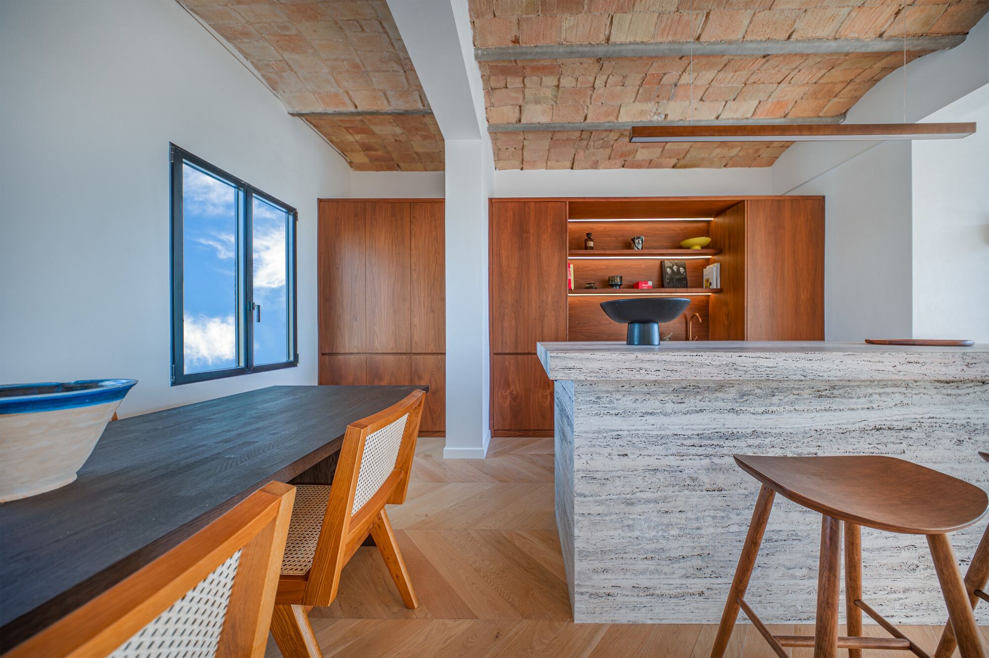 Bright renovated penthouse with terrace and 4 en-suite bedrooms