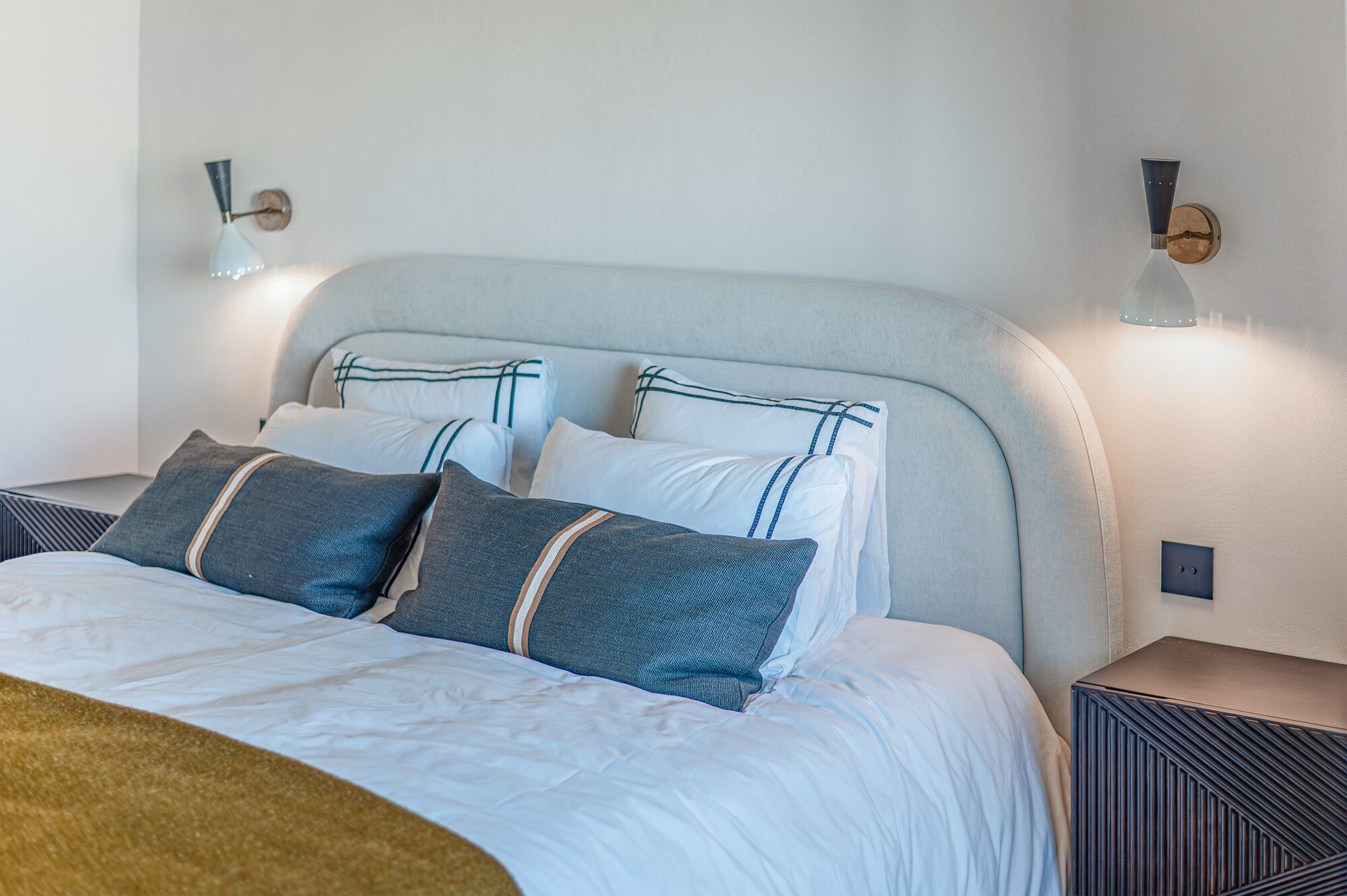 Bright renovated penthouse with terrace and 4 en-suite bedrooms