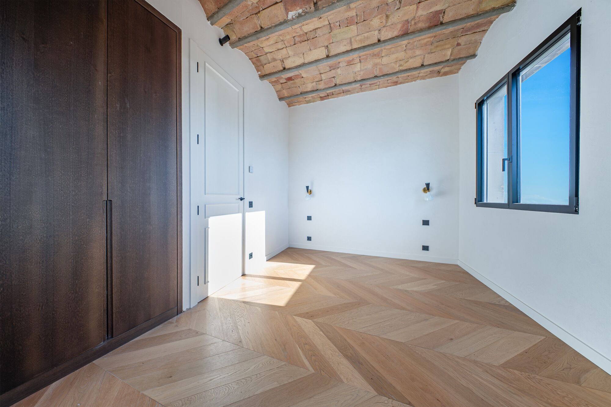Bright renovated penthouse with terrace and 4 en-suite bedrooms