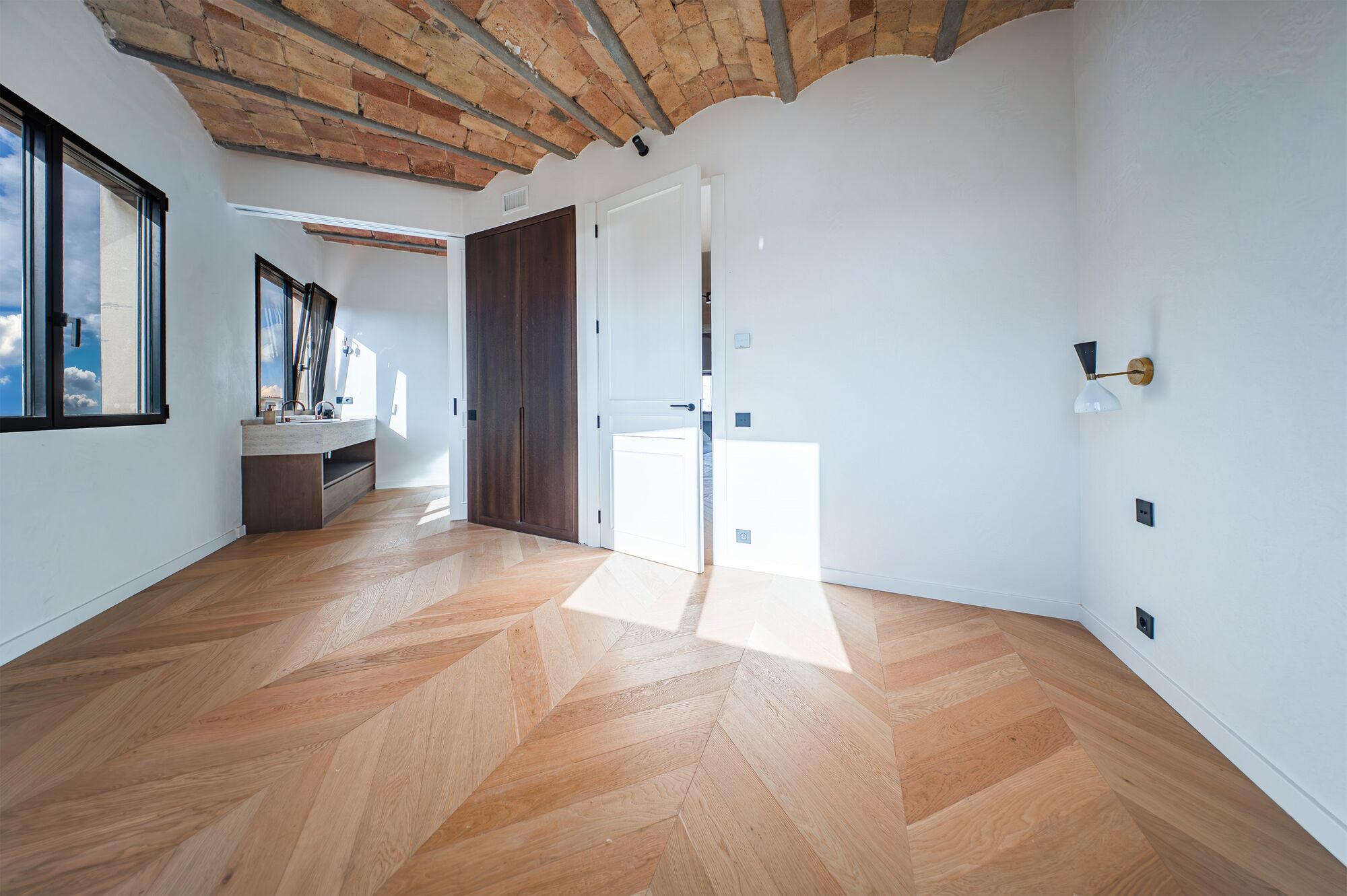 Bright renovated penthouse with terrace and 4 en-suite bedrooms