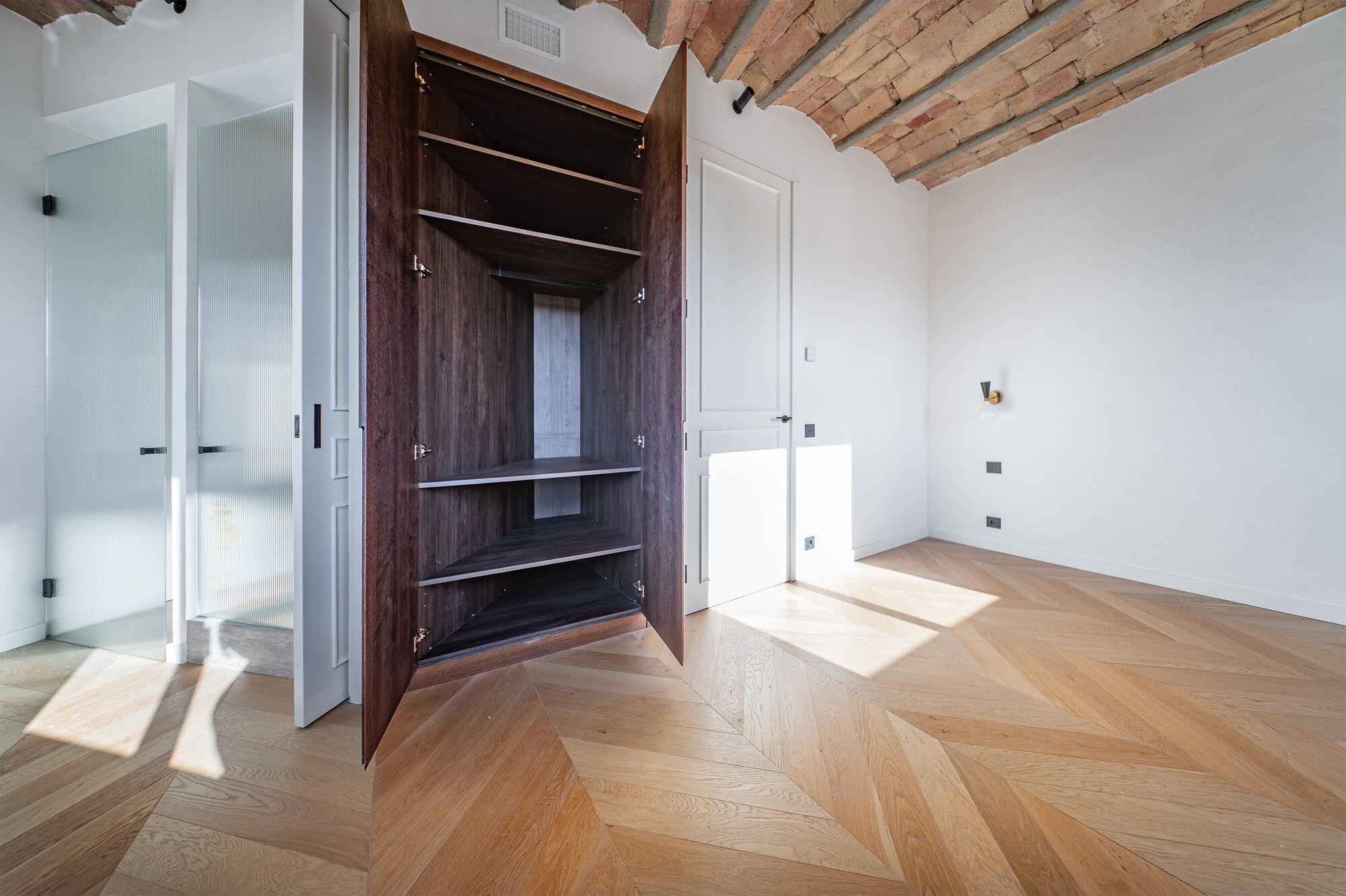 Bright renovated penthouse with terrace and 4 en-suite bedrooms