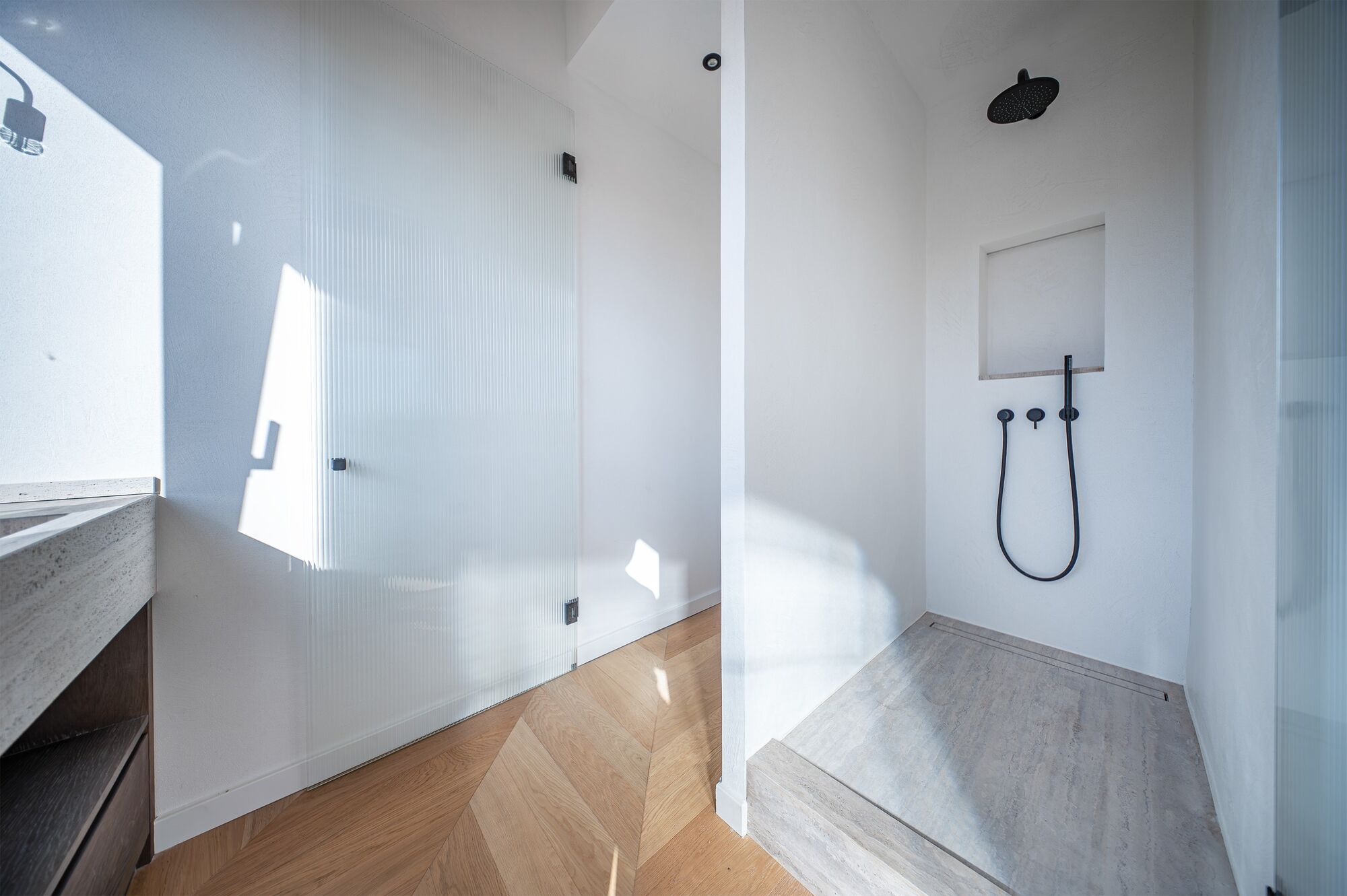 Bright renovated penthouse with terrace and 4 en-suite bedrooms