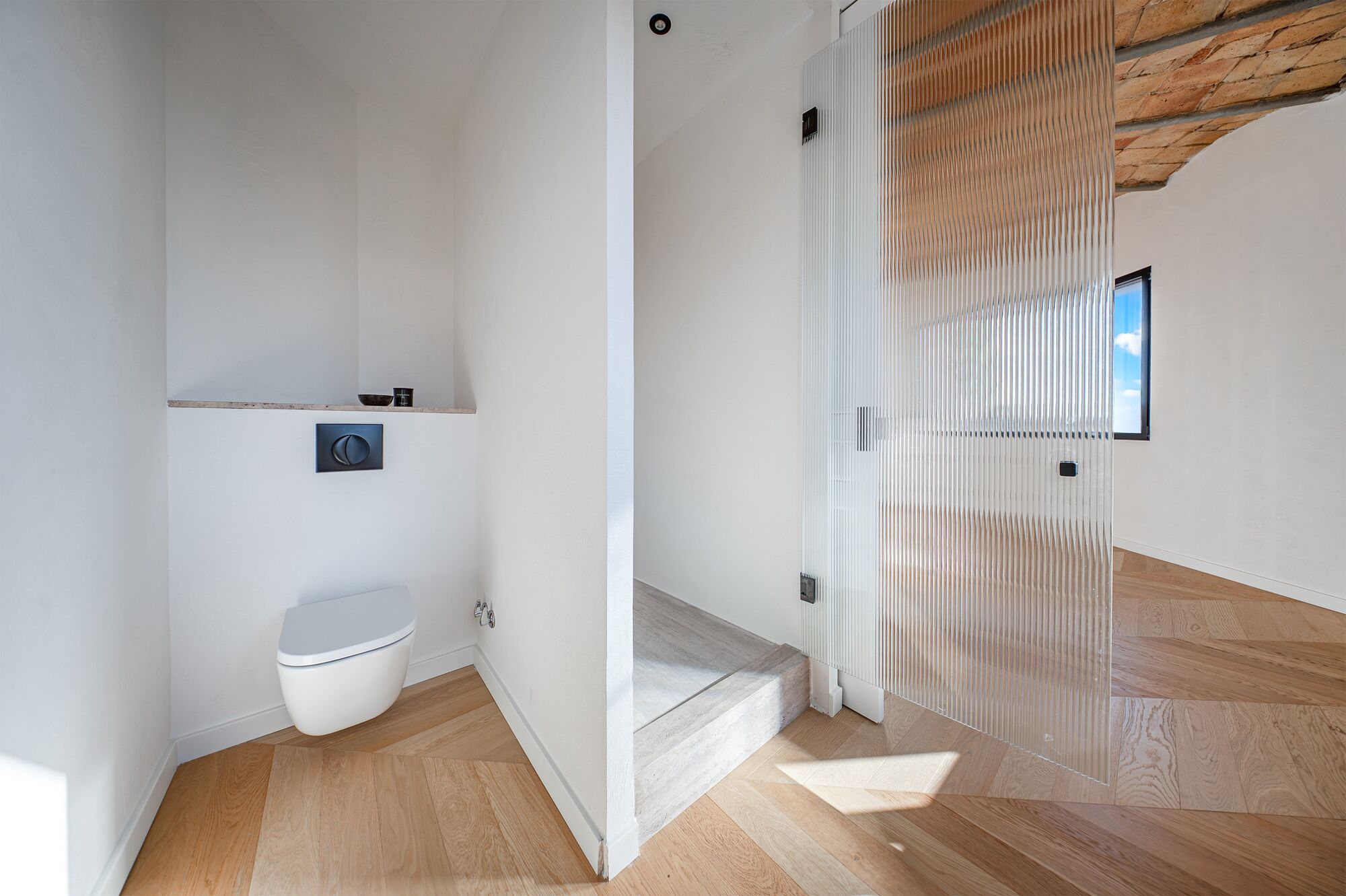 Bright renovated penthouse with terrace and 4 en-suite bedrooms