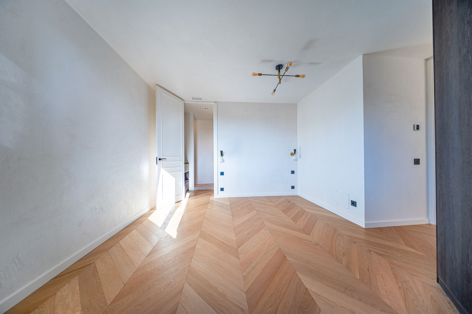 Bright renovated penthouse with terrace and 4 en-suite bedrooms