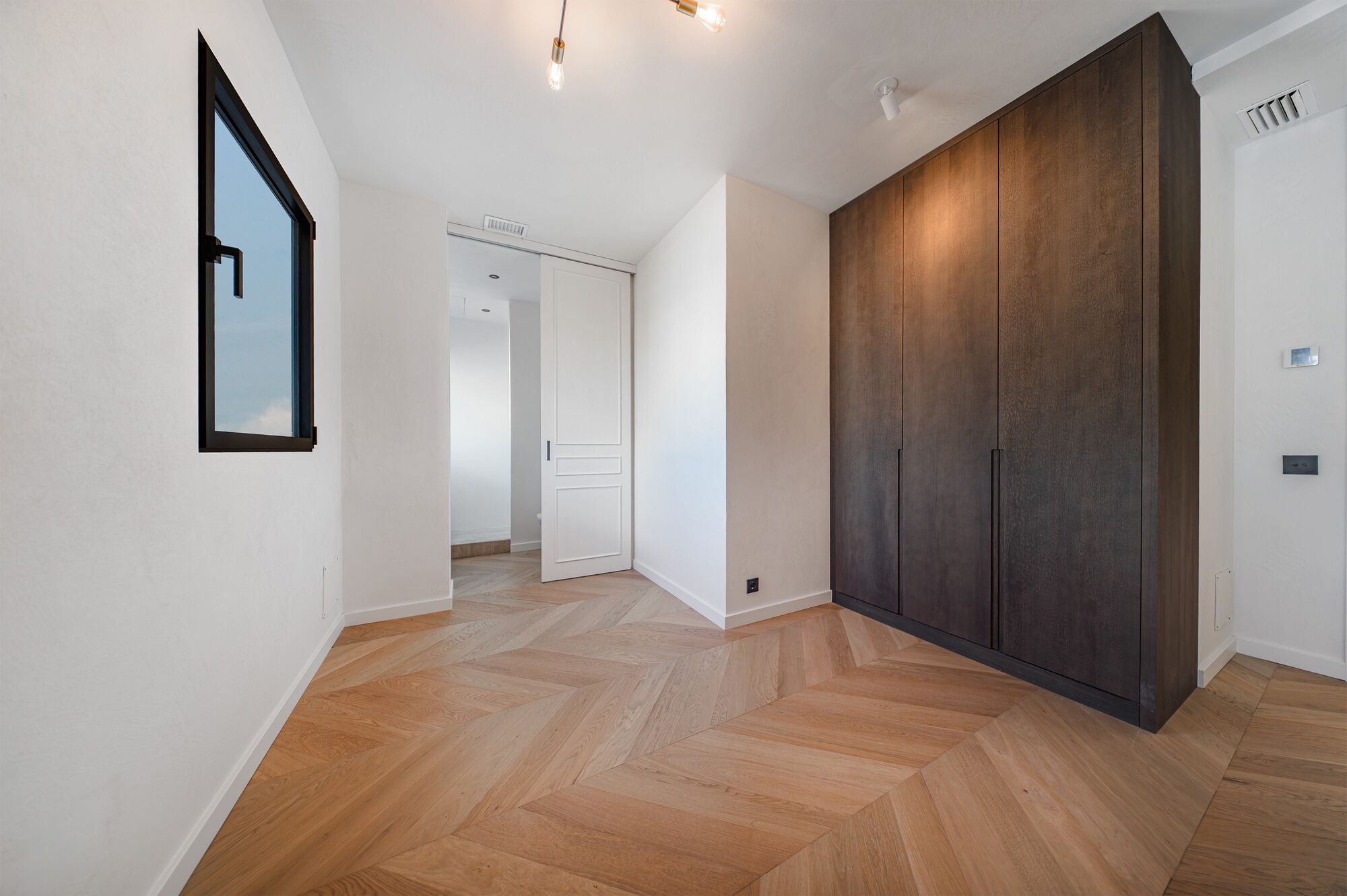 Bright renovated penthouse with terrace and 4 en-suite bedrooms