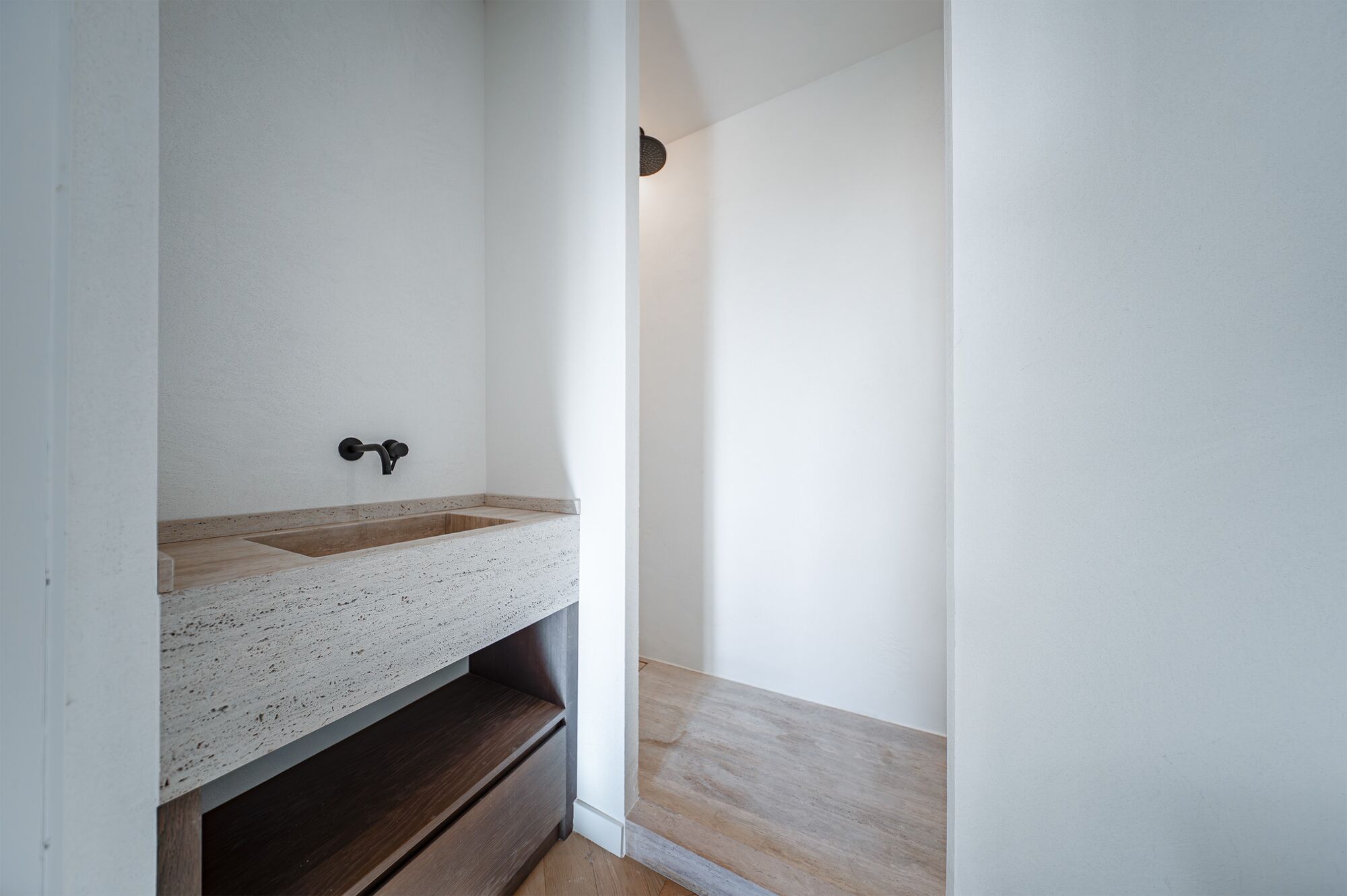 Bright renovated penthouse with terrace and 4 en-suite bedrooms
