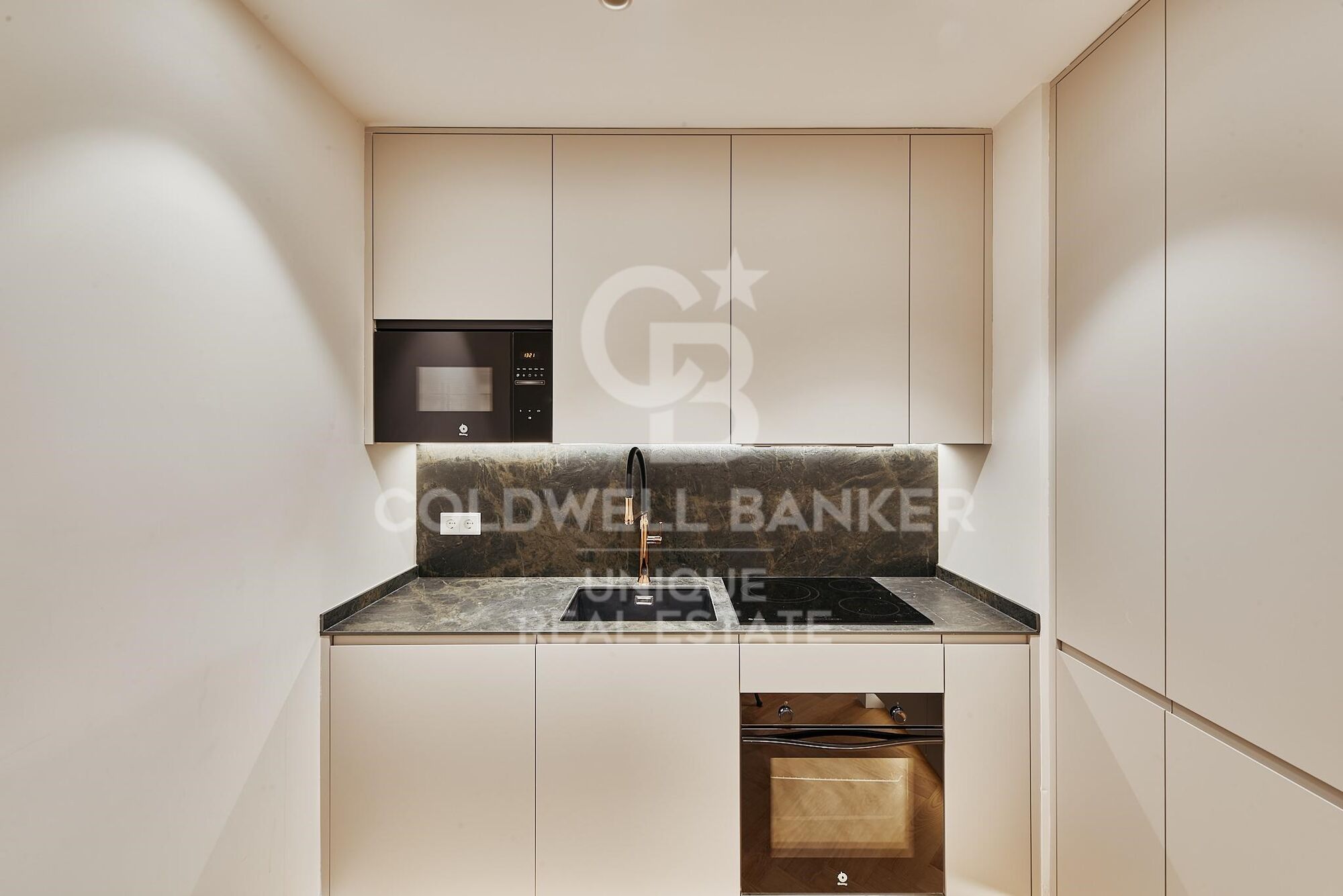 Piso exterior con 5 dormitorios en el Viso