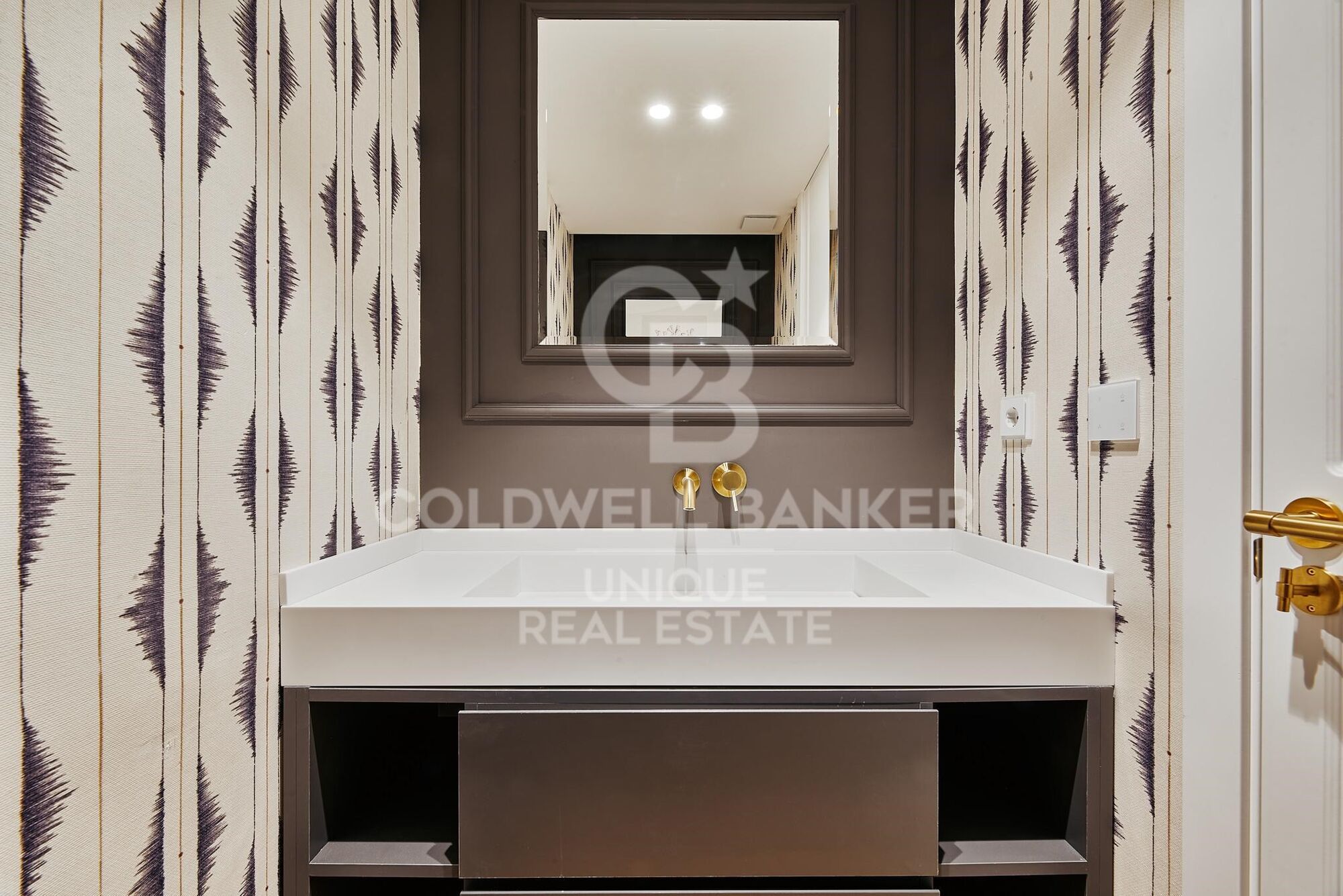 Piso exterior con 5 dormitorios en el Viso