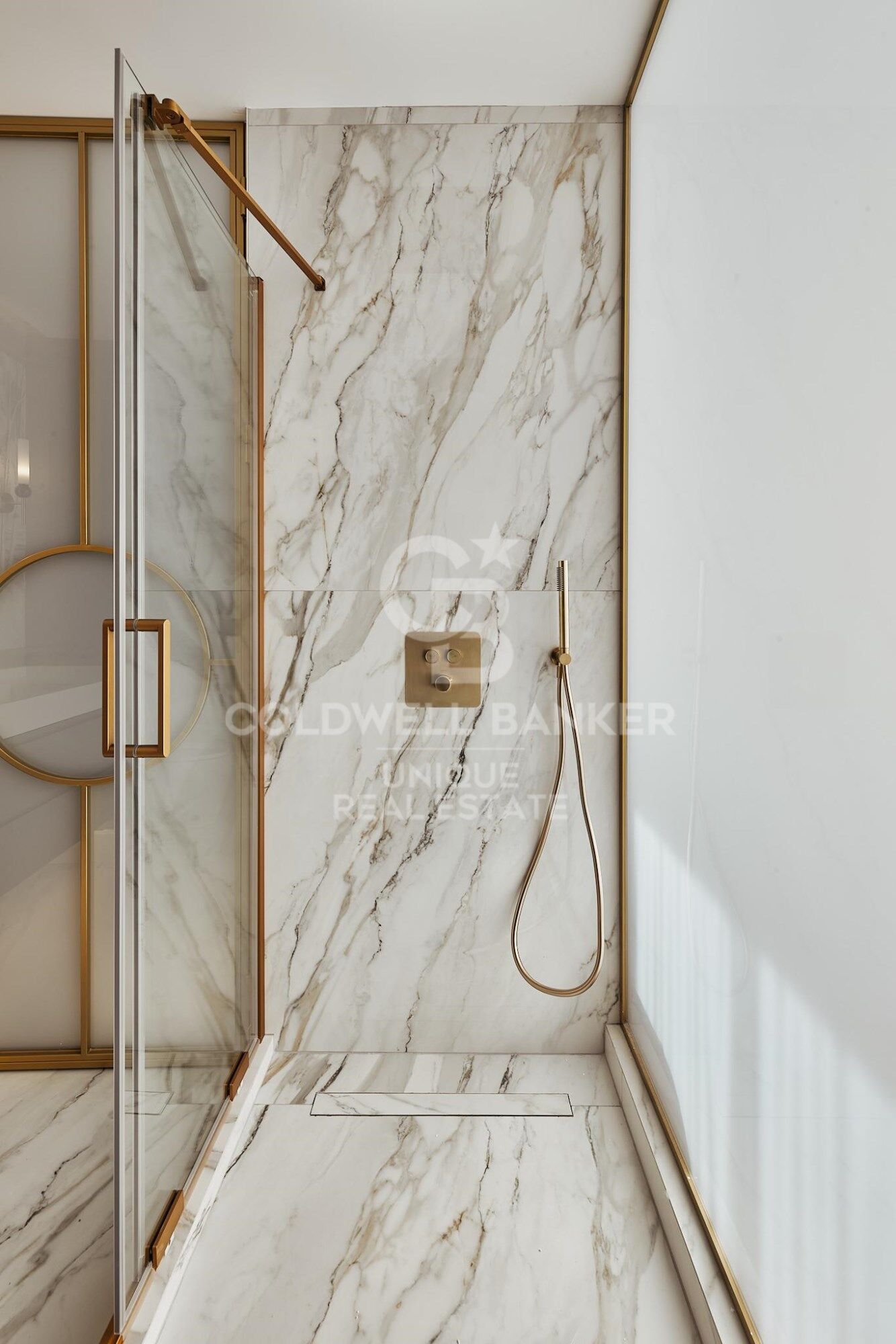 Piso exterior con 5 dormitorios en el Viso