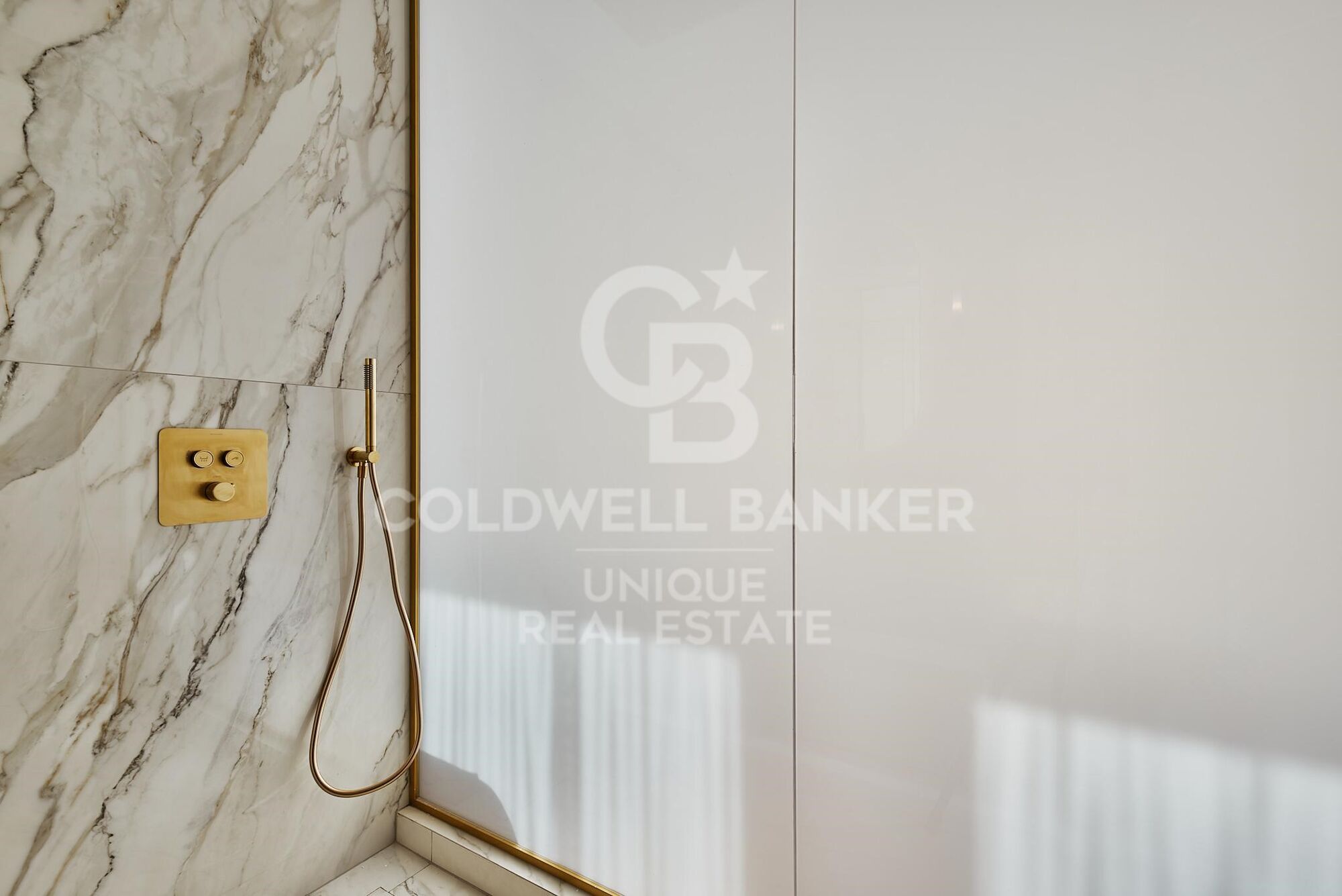 Piso exterior con 5 dormitorios en el Viso