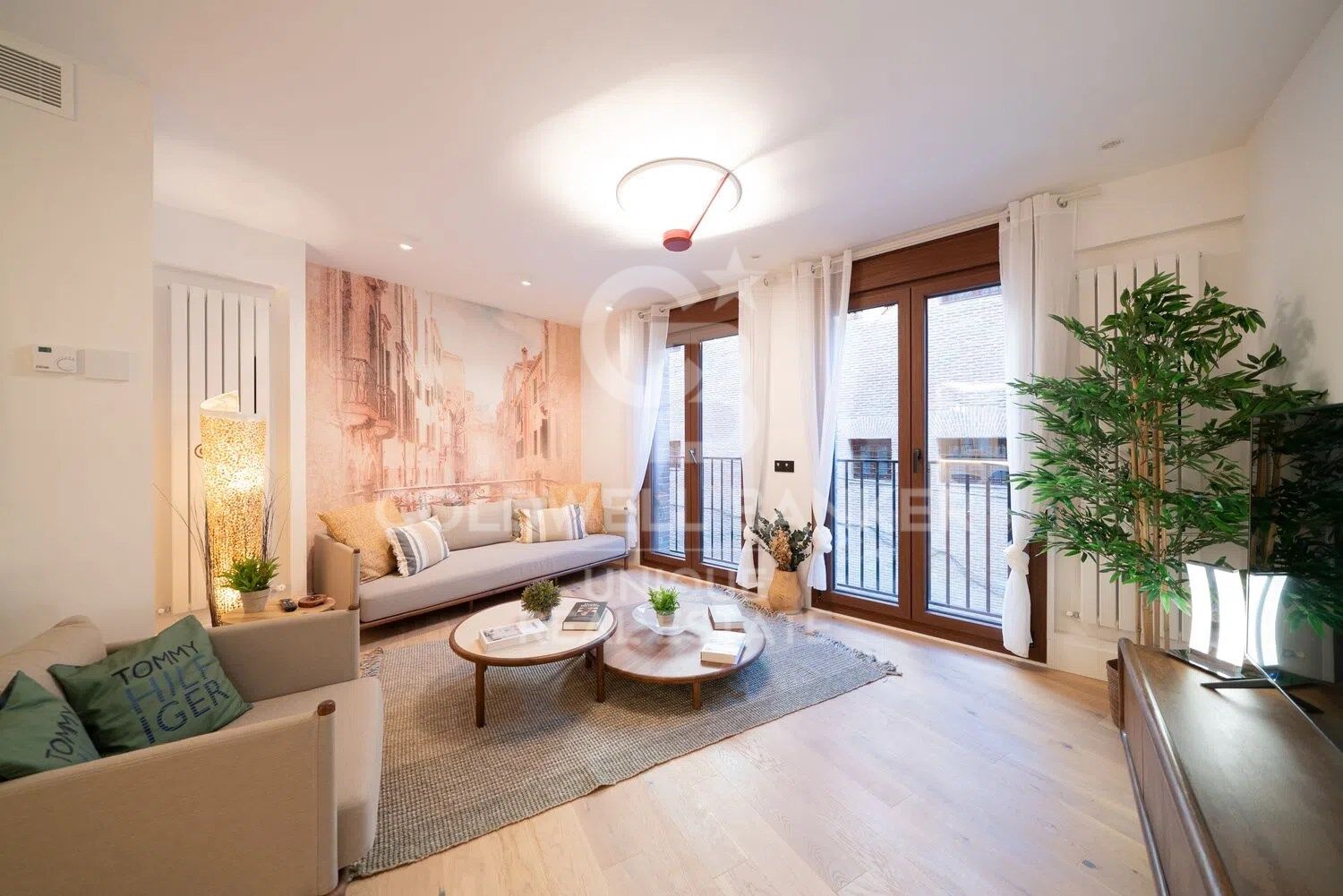 Neuwertige Außenwohnung mit 2 Schlafzimmern im Zentrum von Madrid