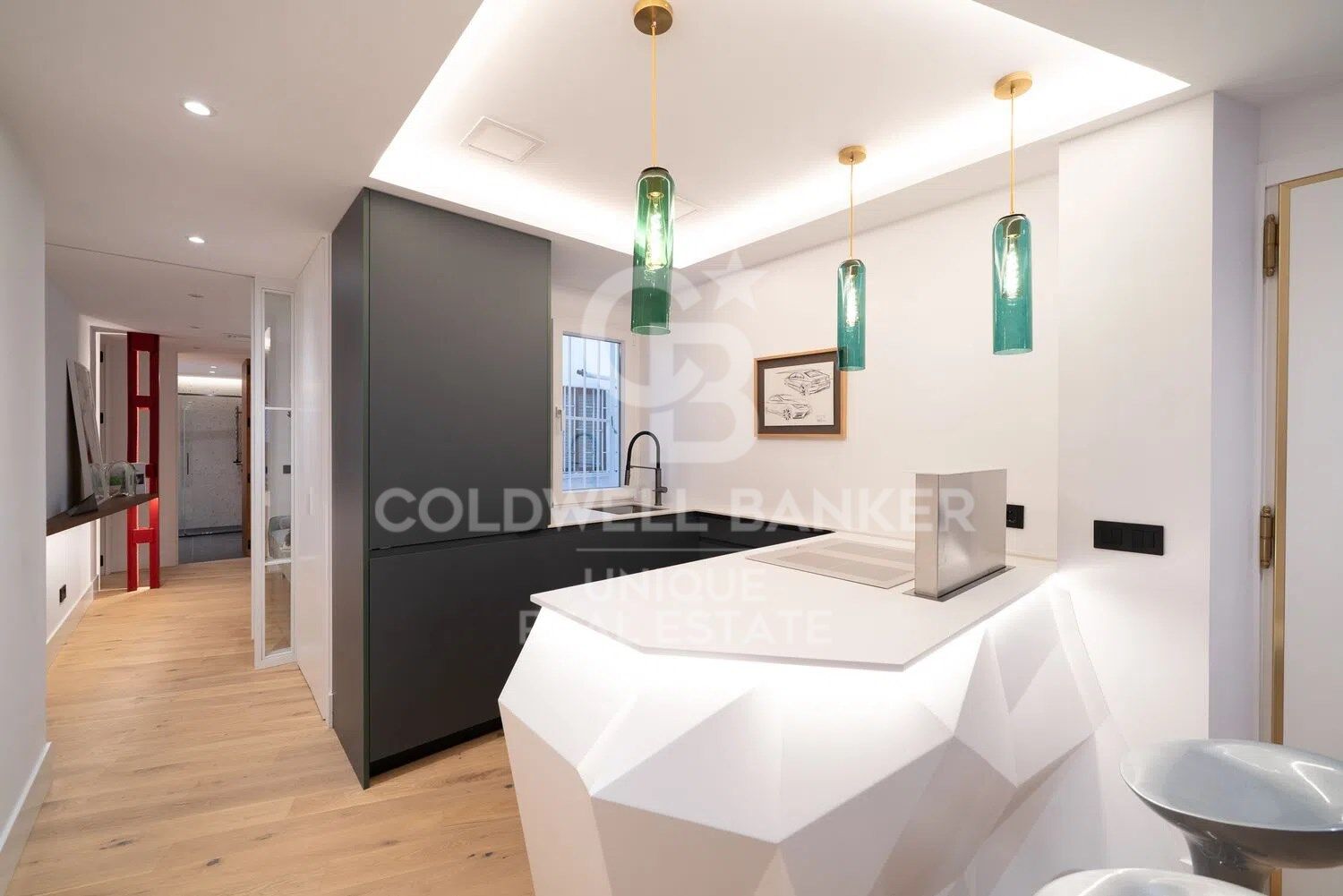 Neuwertige Außenwohnung mit 2 Schlafzimmern im Zentrum von Madrid