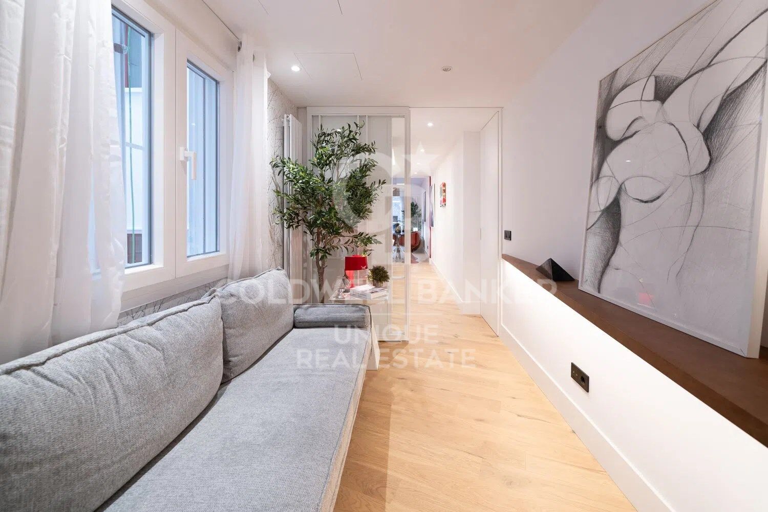 Neuwertige Außenwohnung mit 2 Schlafzimmern im Zentrum von Madrid