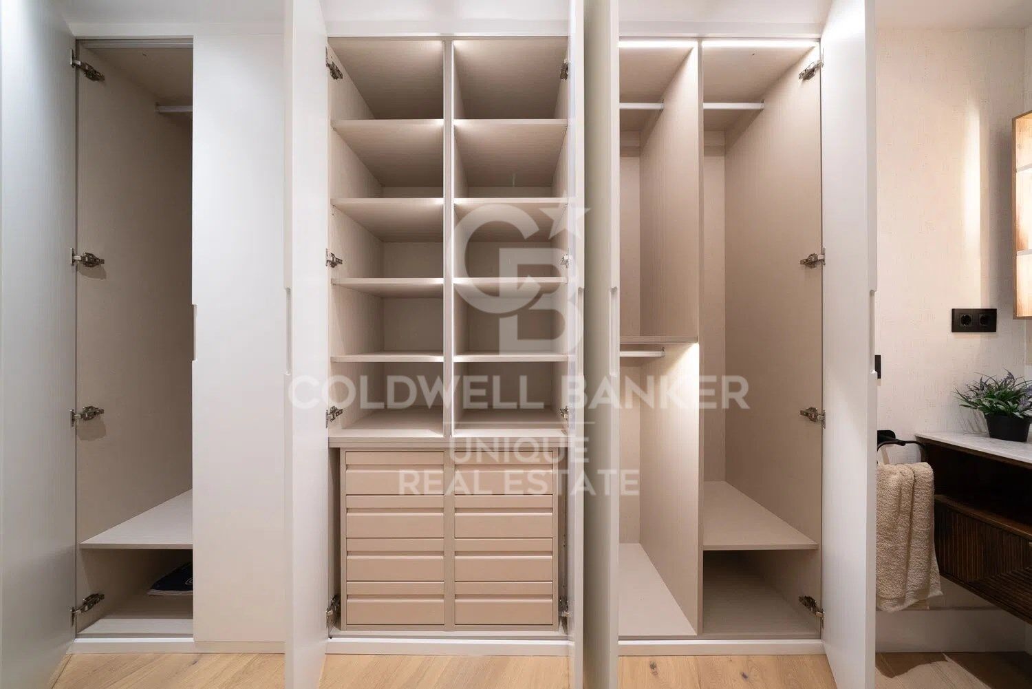 Brand-new exterior apartment with 2 bedrooms in the centre of Madrid