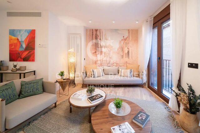 Neuwertige Außenwohnung mit 2 Schlafzimmern im Zentrum von Madrid