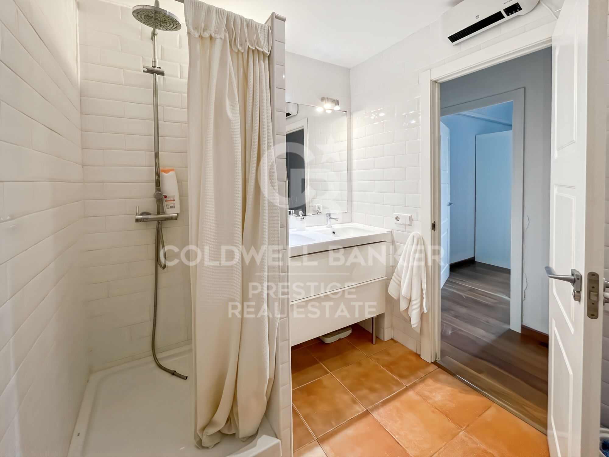 Spectaculaire appartement avec terrasse de 50 m2 et parking privé près de Francesc Macià, Barcelone