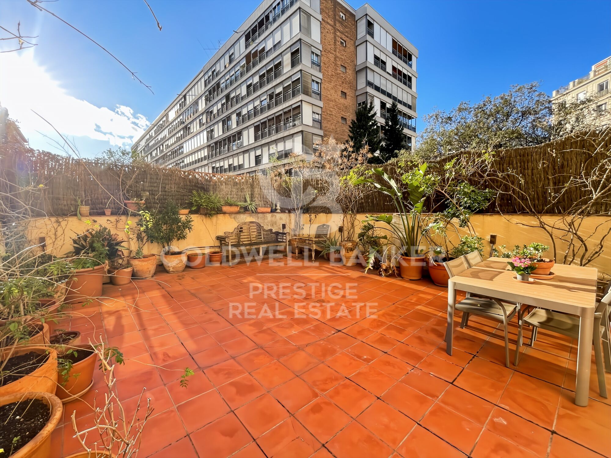 Spectaculaire appartement avec terrasse de 50 m2 et parking privé près de Francesc Macià, Barcelone
