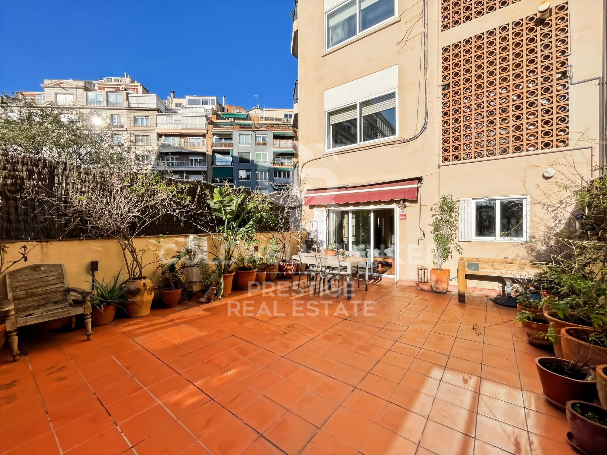 Spectaculaire appartement avec terrasse de 50 m2 et parking privé près de Francesc Macià, Barcelone