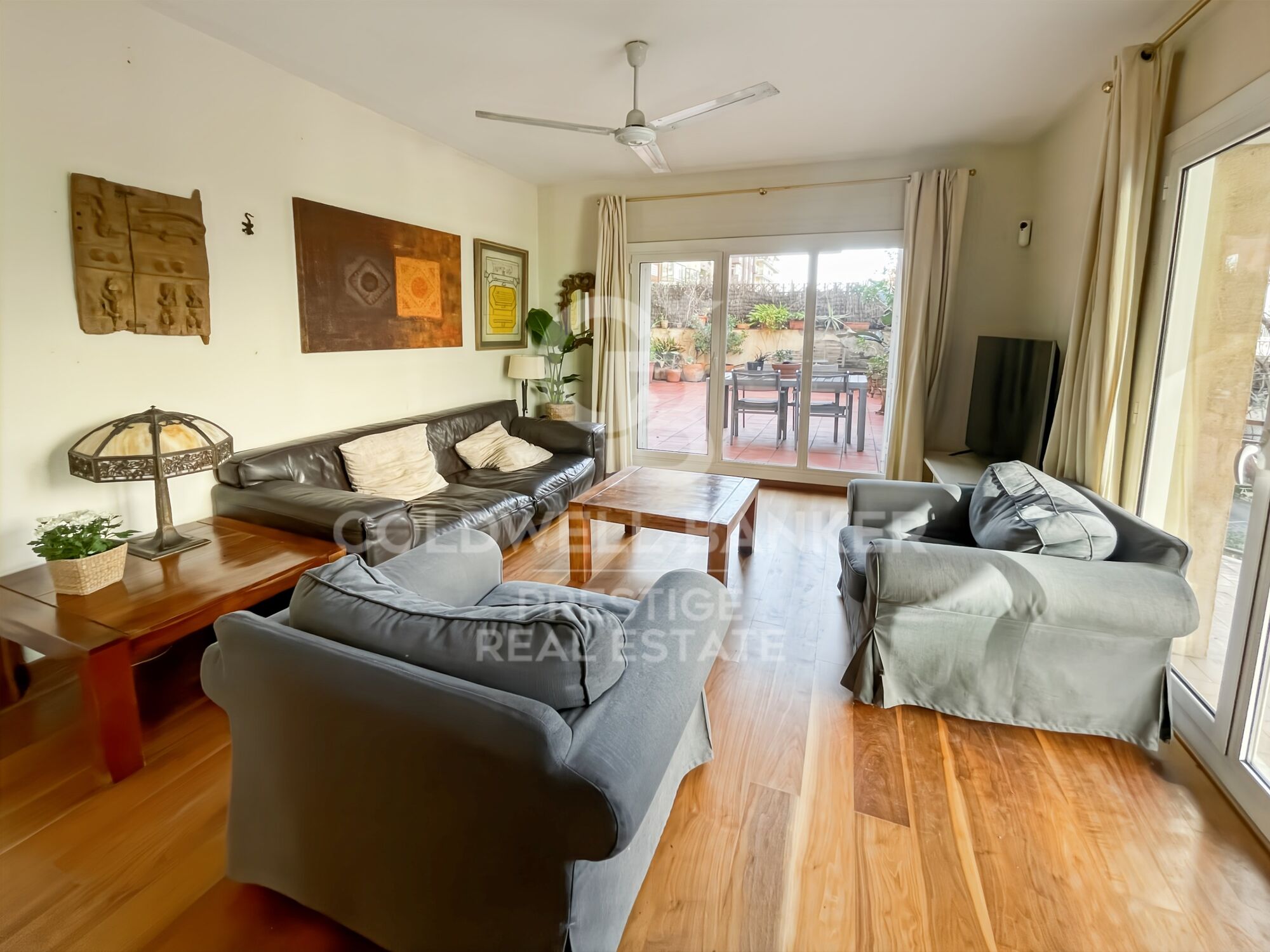 Spectaculaire appartement avec terrasse de 50 m2 et parking privé près de Francesc Macià, Barcelone