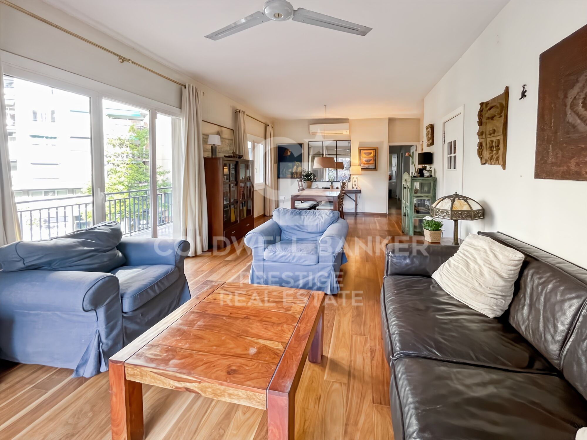 Spectaculaire appartement avec terrasse de 50 m2 et parking privé près de Francesc Macià, Barcelone