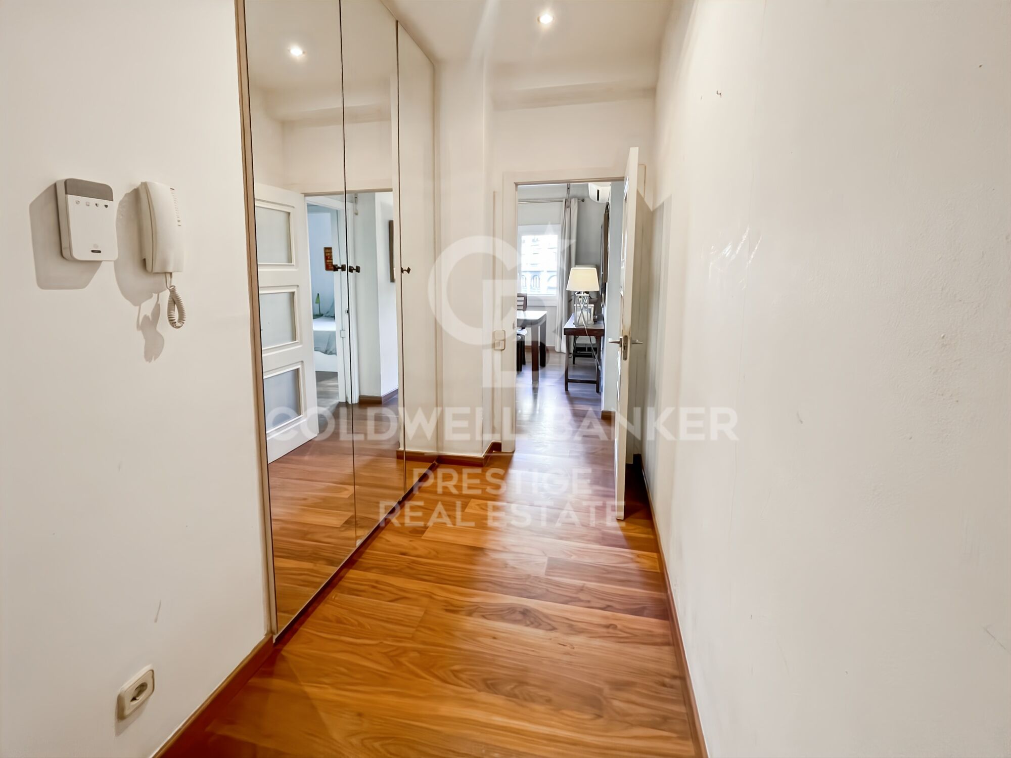 Espectacular piso con terraza de 50 m² y parking privado cerca de Francesc Macià, Barcelona