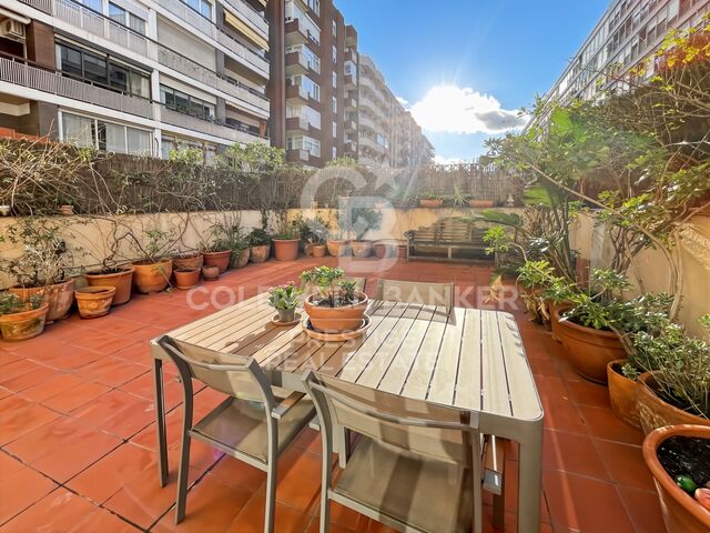 Espectacular piso con terraza de 50 m² y parking privado cerca de Francesc Macià, Barcelona