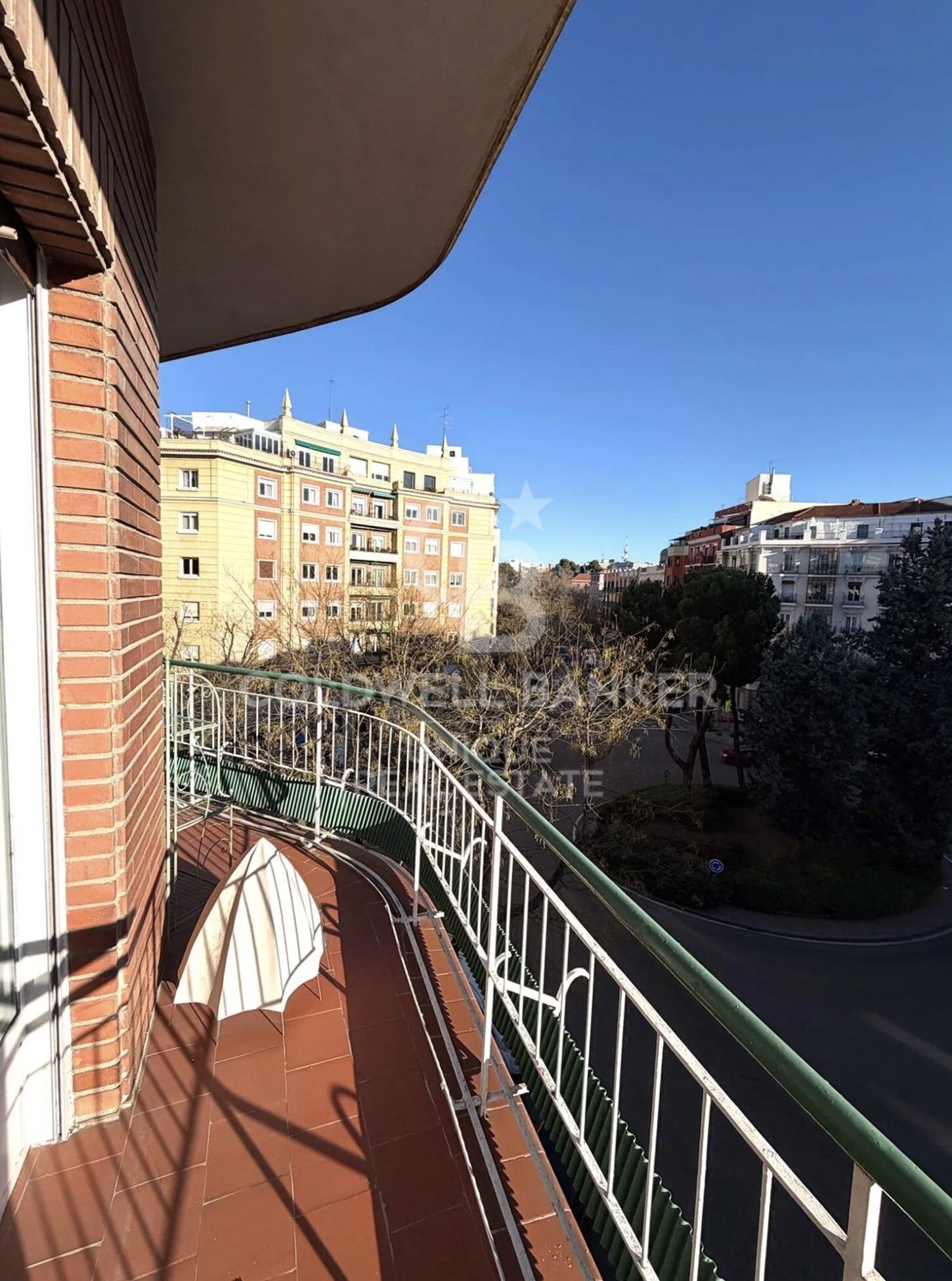 Piso exterior de 4 habitaciones y 2 terrazas en Trafalgar, Madrid