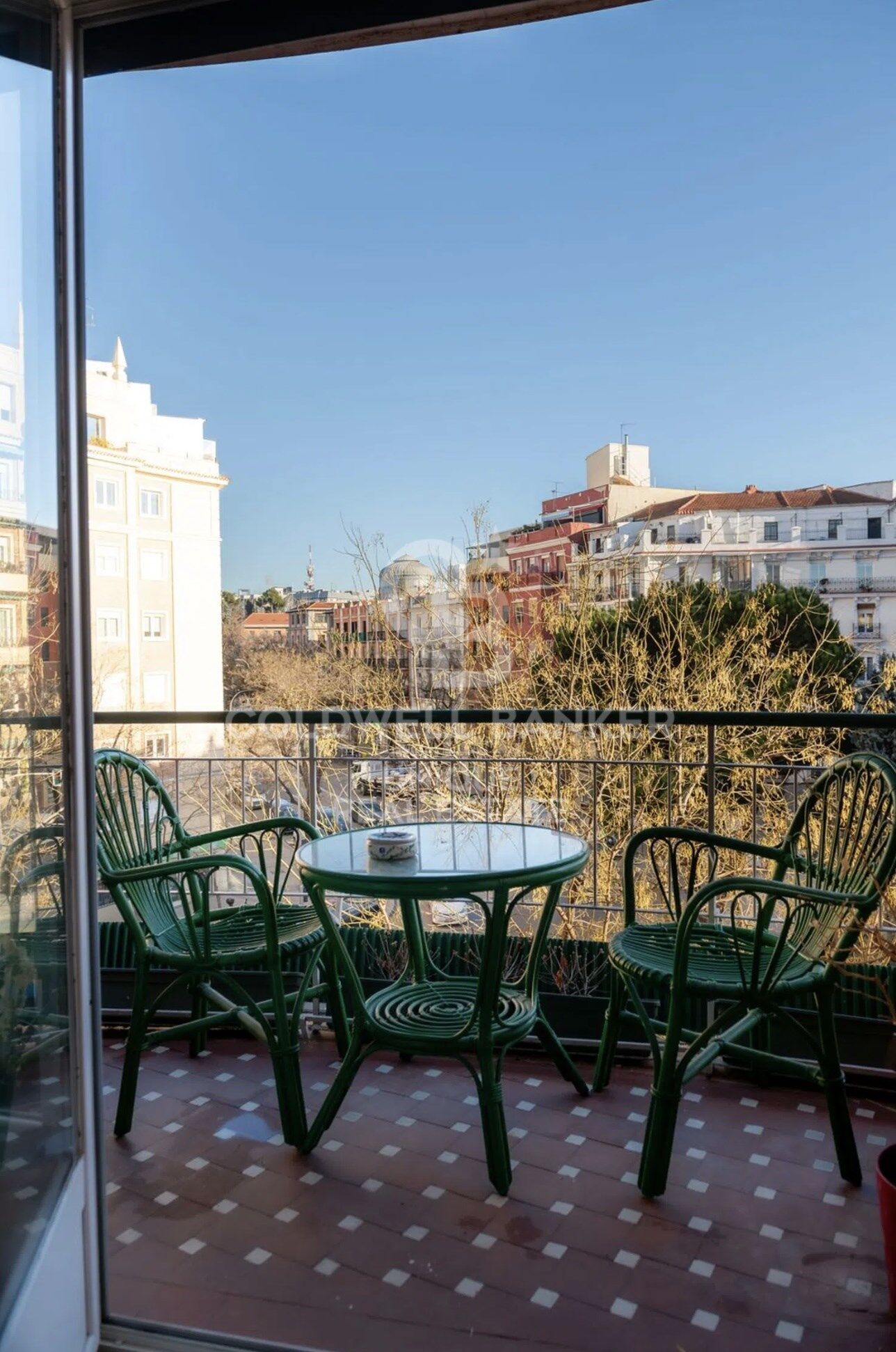 Piso exterior de 4 habitaciones y 2 terrazas en Trafalgar, Madrid