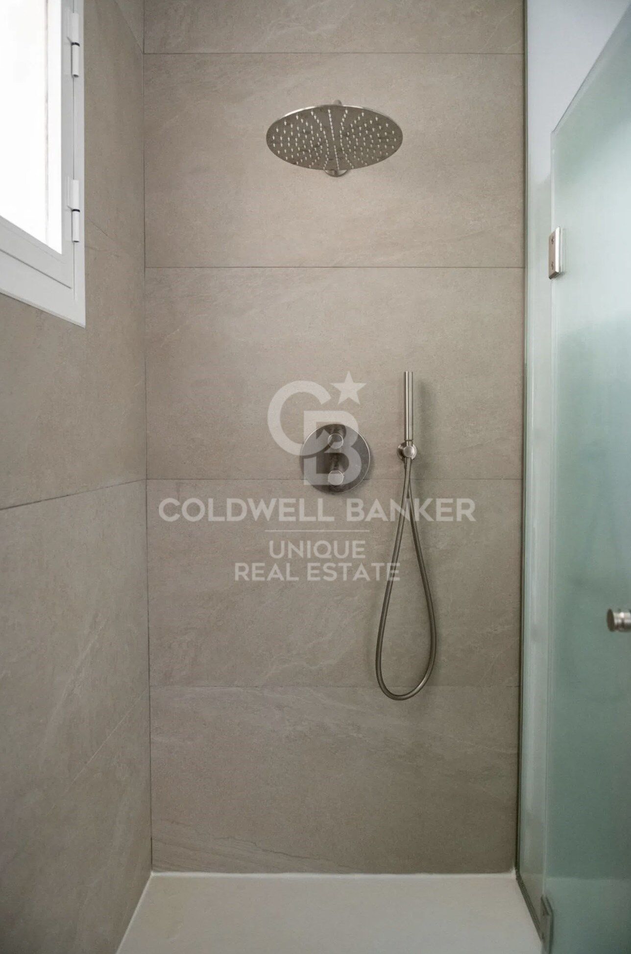 Piso exterior de 4 habitaciones y 2 terrazas en Trafalgar, Madrid