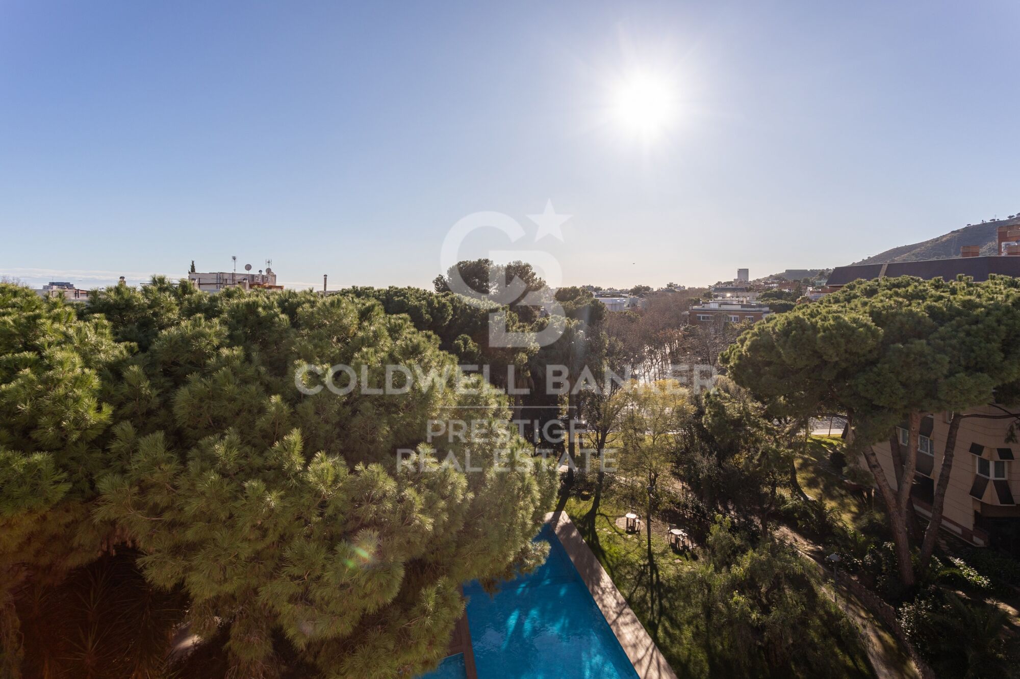 Piso con terraza y 3 plazas de parking en venta en Pedralbes