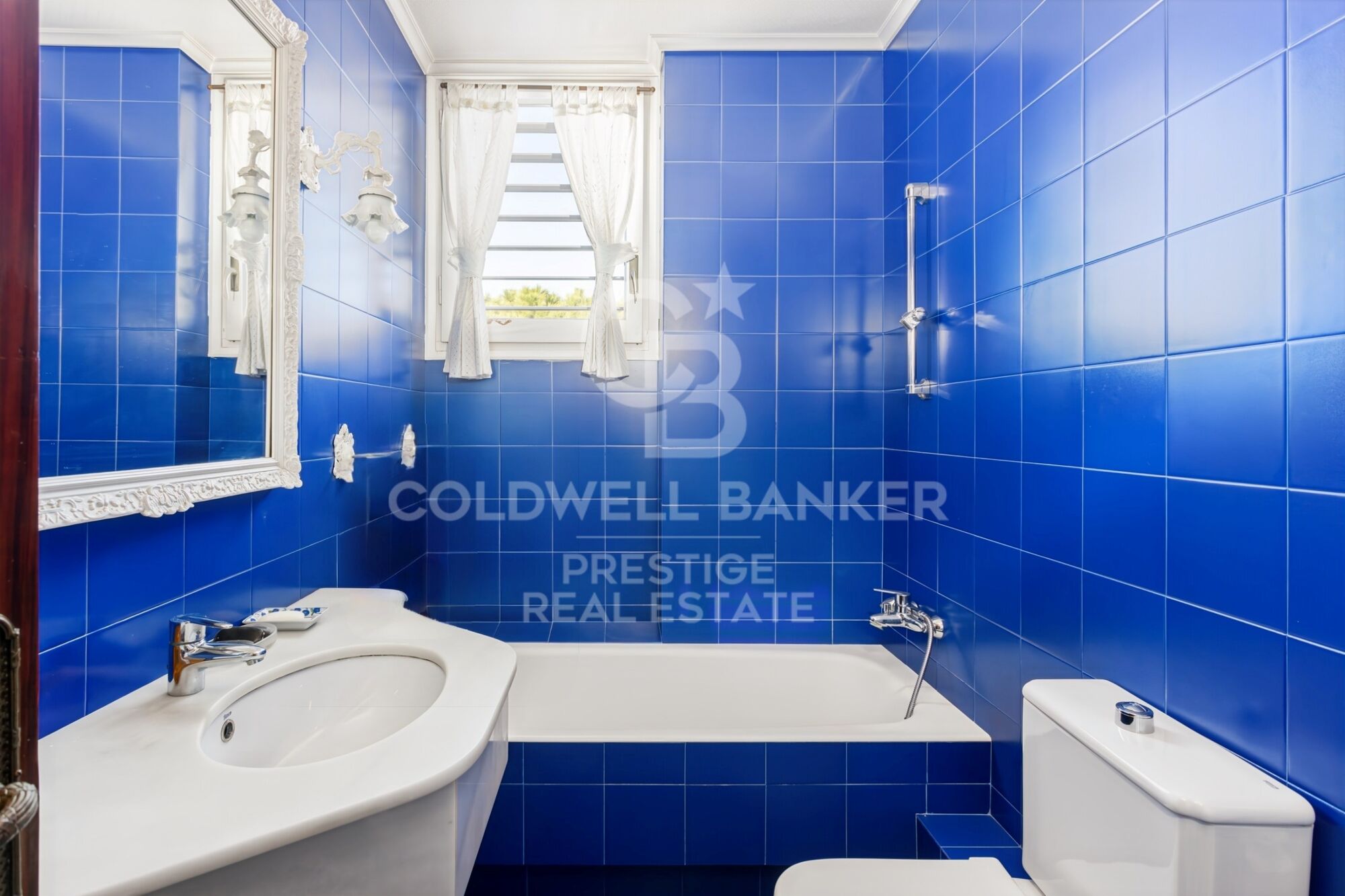 Piso con terraza y 3 plazas de parking en venta en Pedralbes