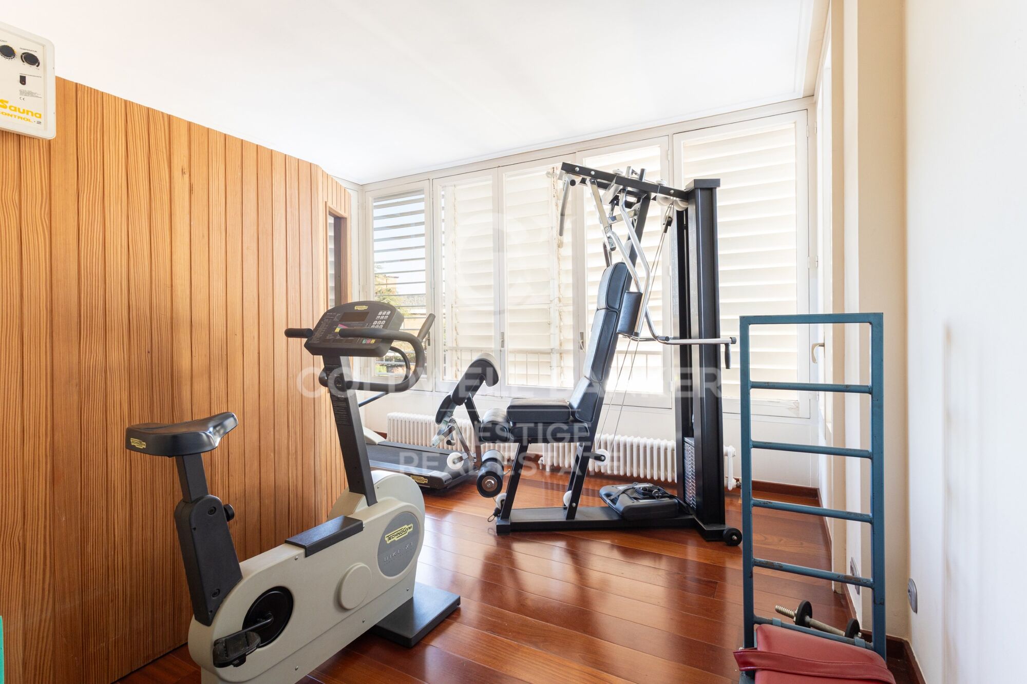 Piso con terraza y 3 plazas de parking en venta en Pedralbes