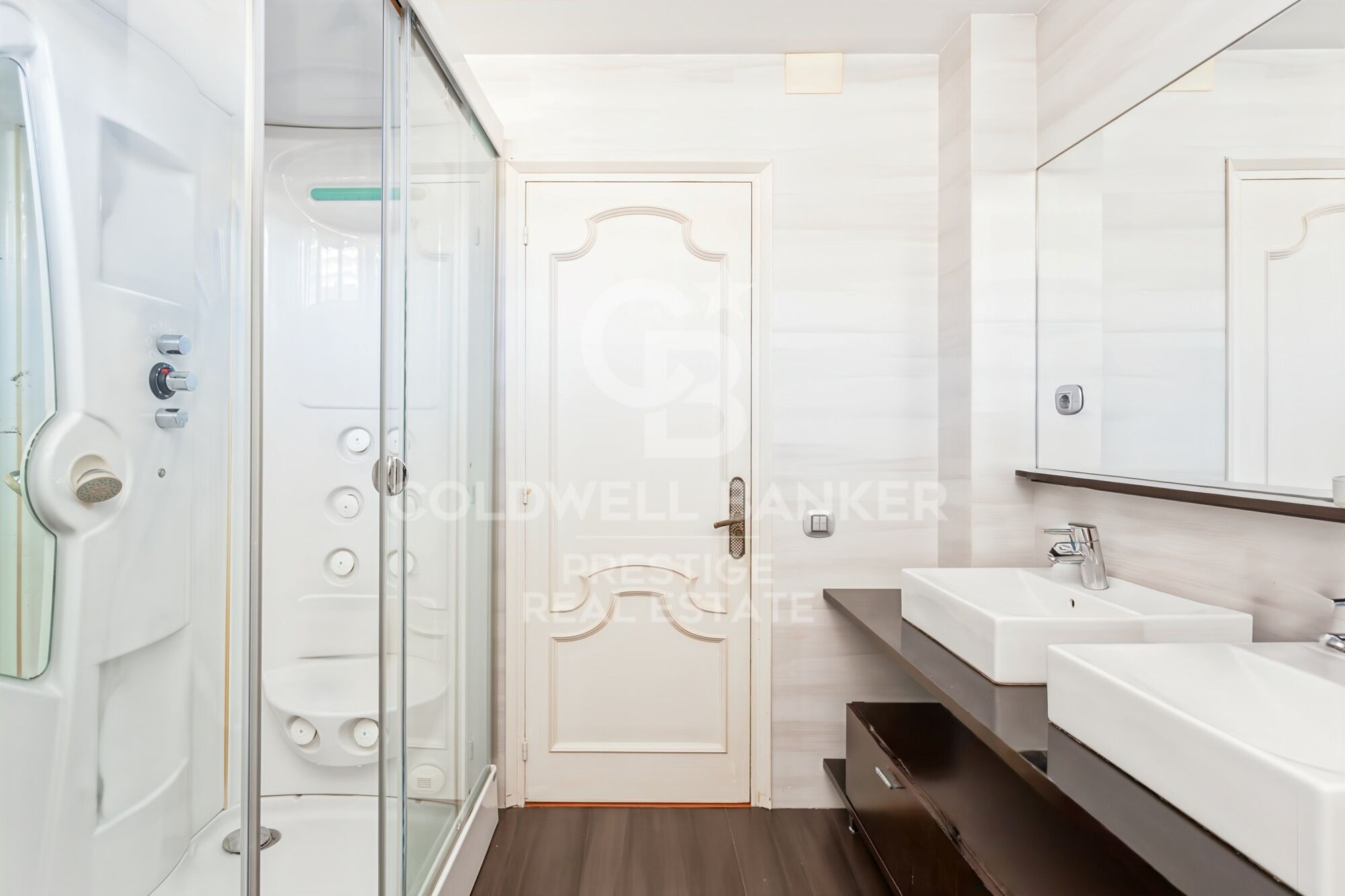 Piso con terraza y 3 plazas de parking en venta en Pedralbes