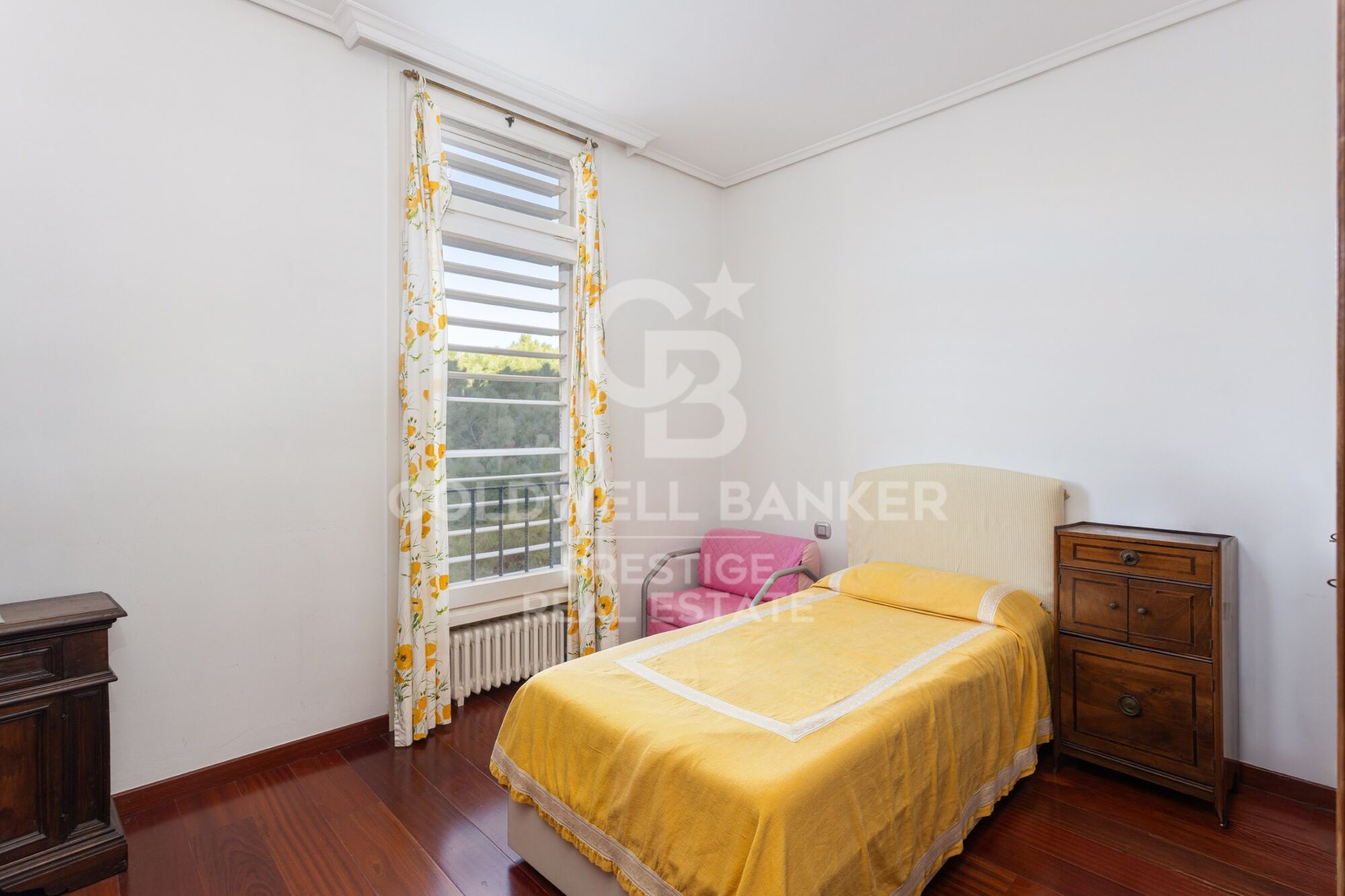 Piso con terraza y 3 plazas de parking en venta en Pedralbes