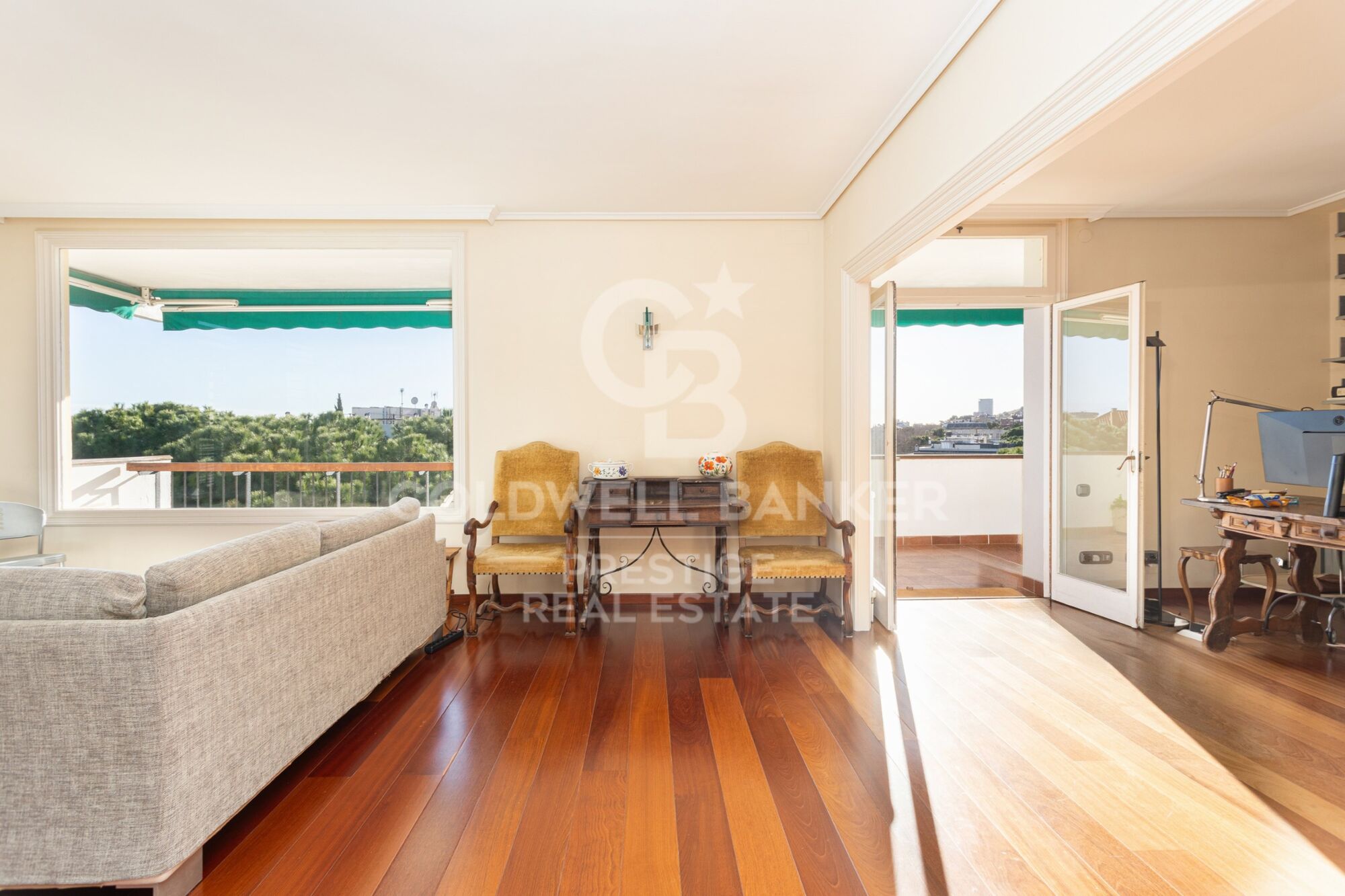 Piso con terraza y 3 plazas de parking en venta en Pedralbes