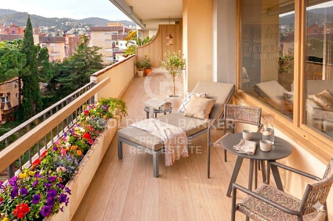 Apartment with terrace and 3 parking spaces for sale in Pedralbes