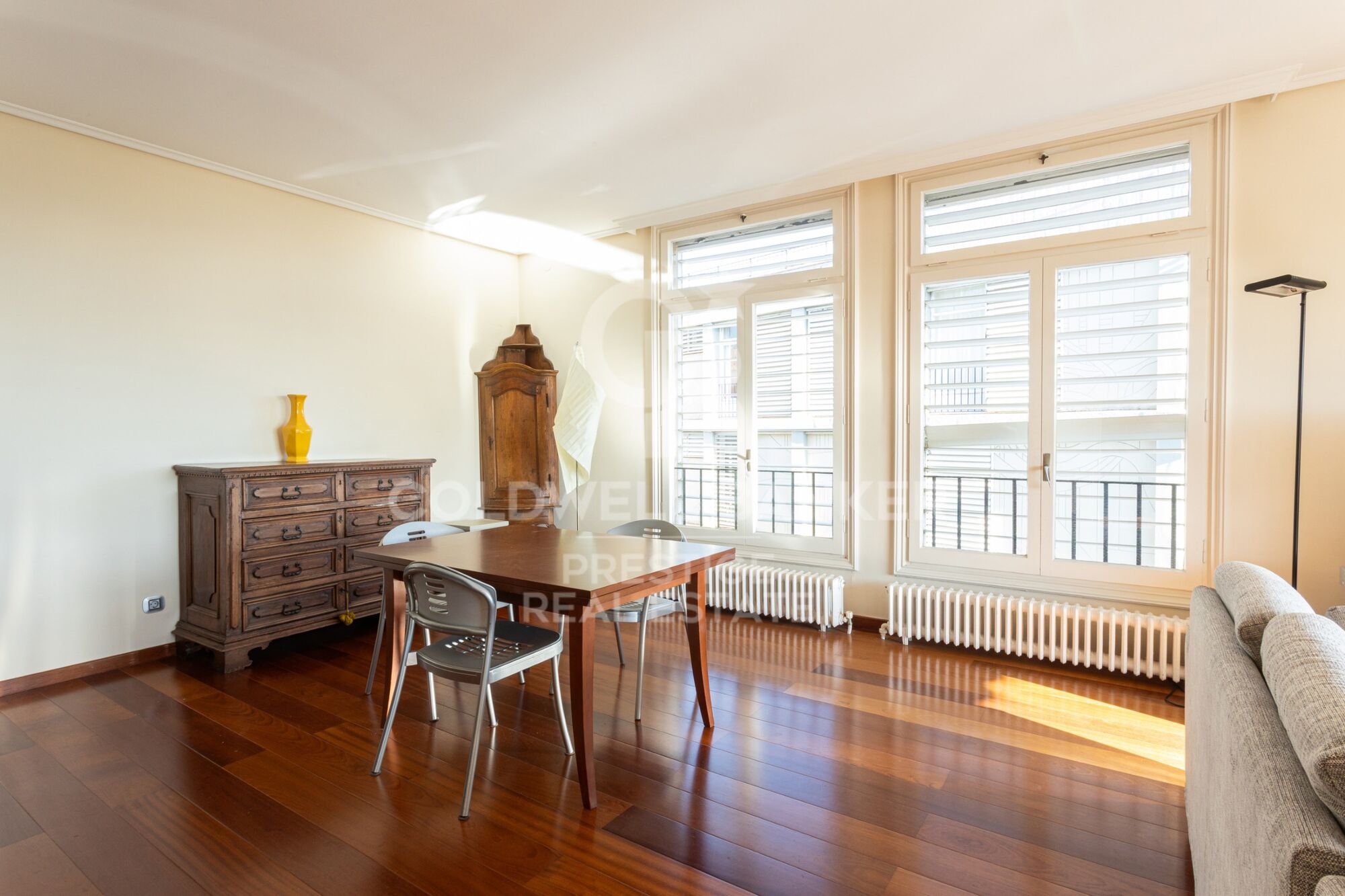Apartment with terrace and 3 parking spaces for sale in Pedralbes