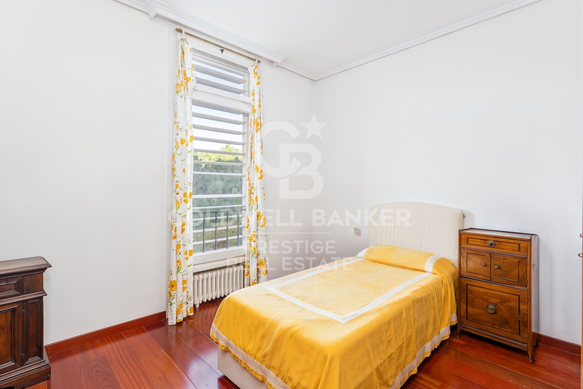 Apartment with terrace and 3 parking spaces for sale in Pedralbes