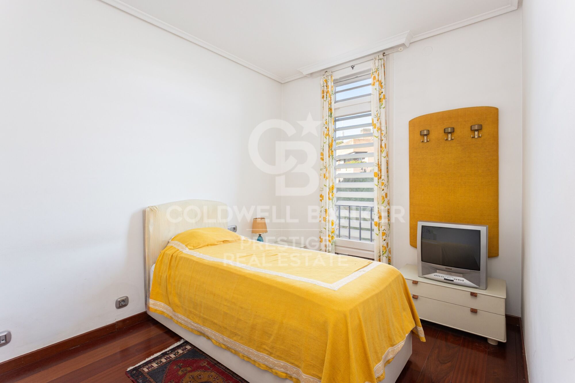 Apartment with terrace and 3 parking spaces for sale in Pedralbes