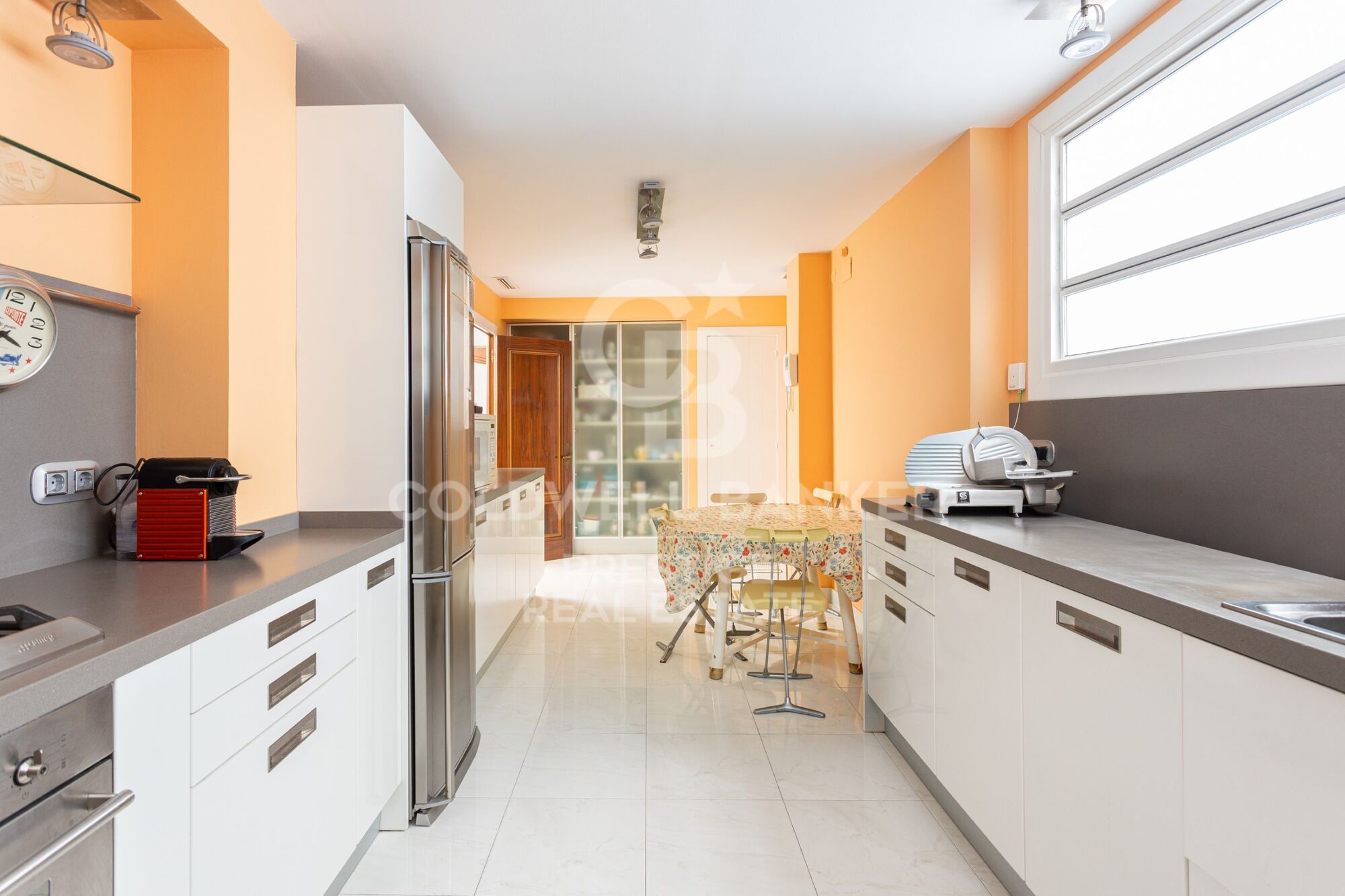 Apartment with terrace and 3 parking spaces for sale in Pedralbes